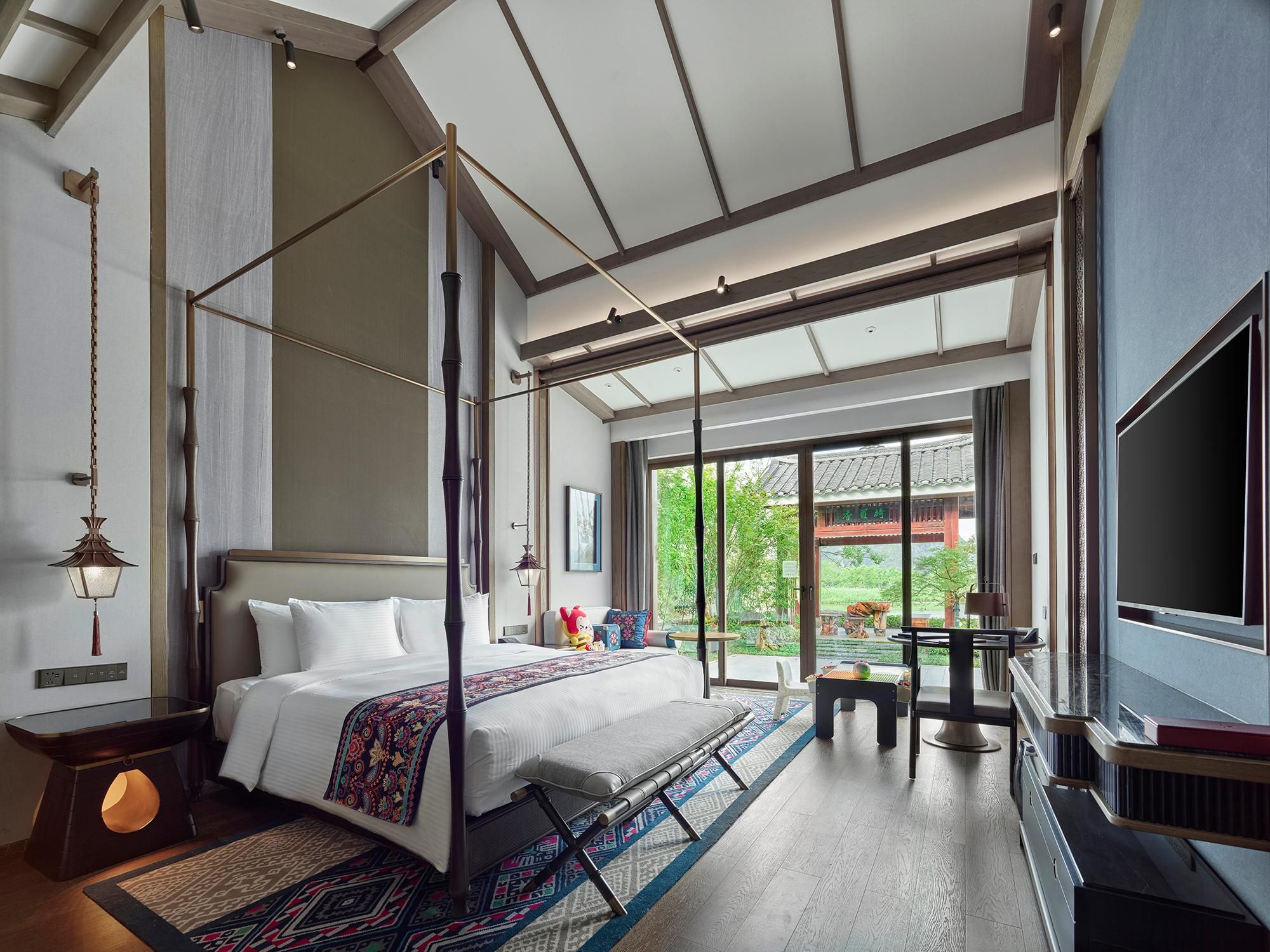 Three-bedroom Villa with Courtyard Terrace, Lakeview