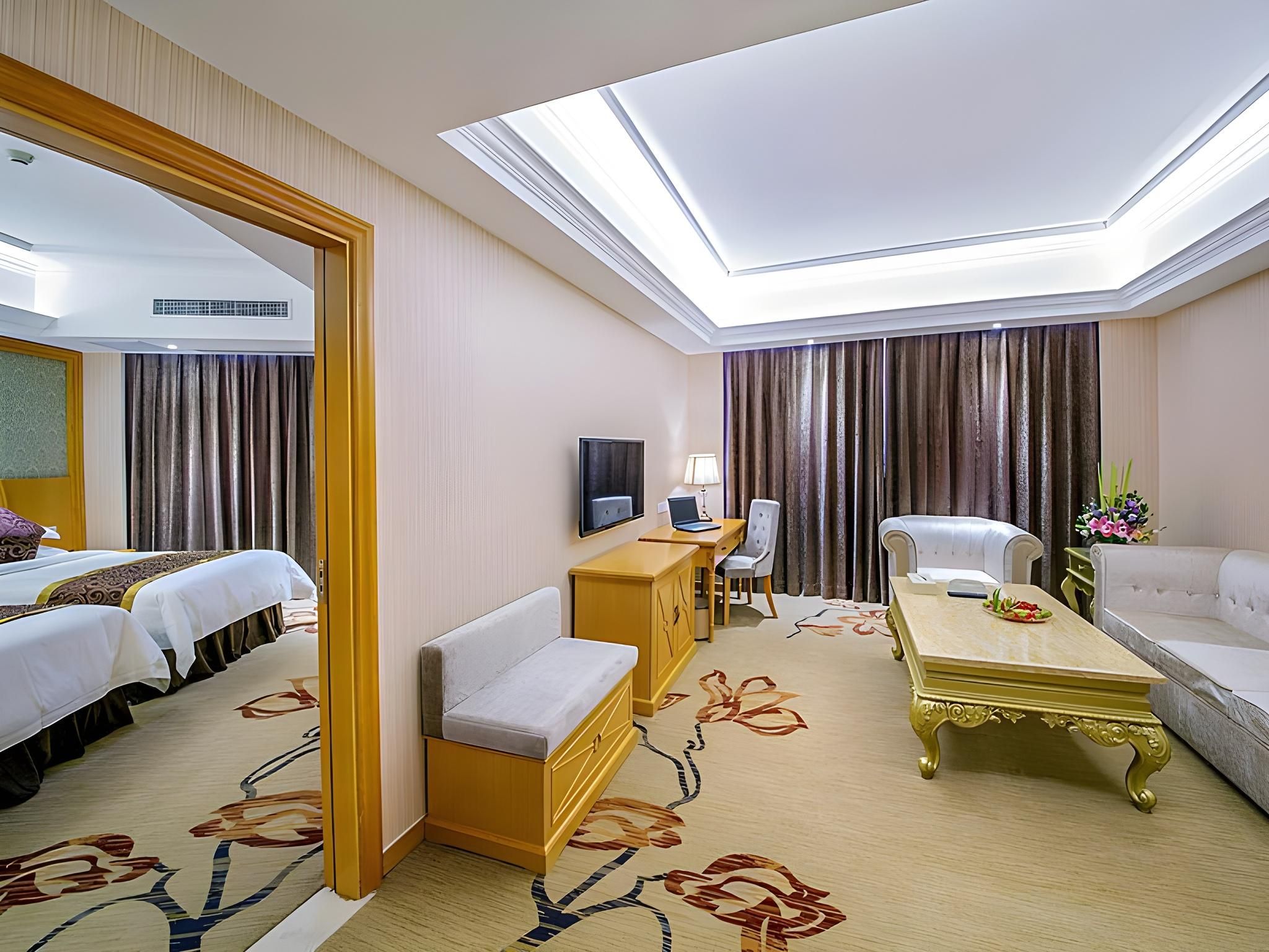 Vienna - Functional Chess Suite Room