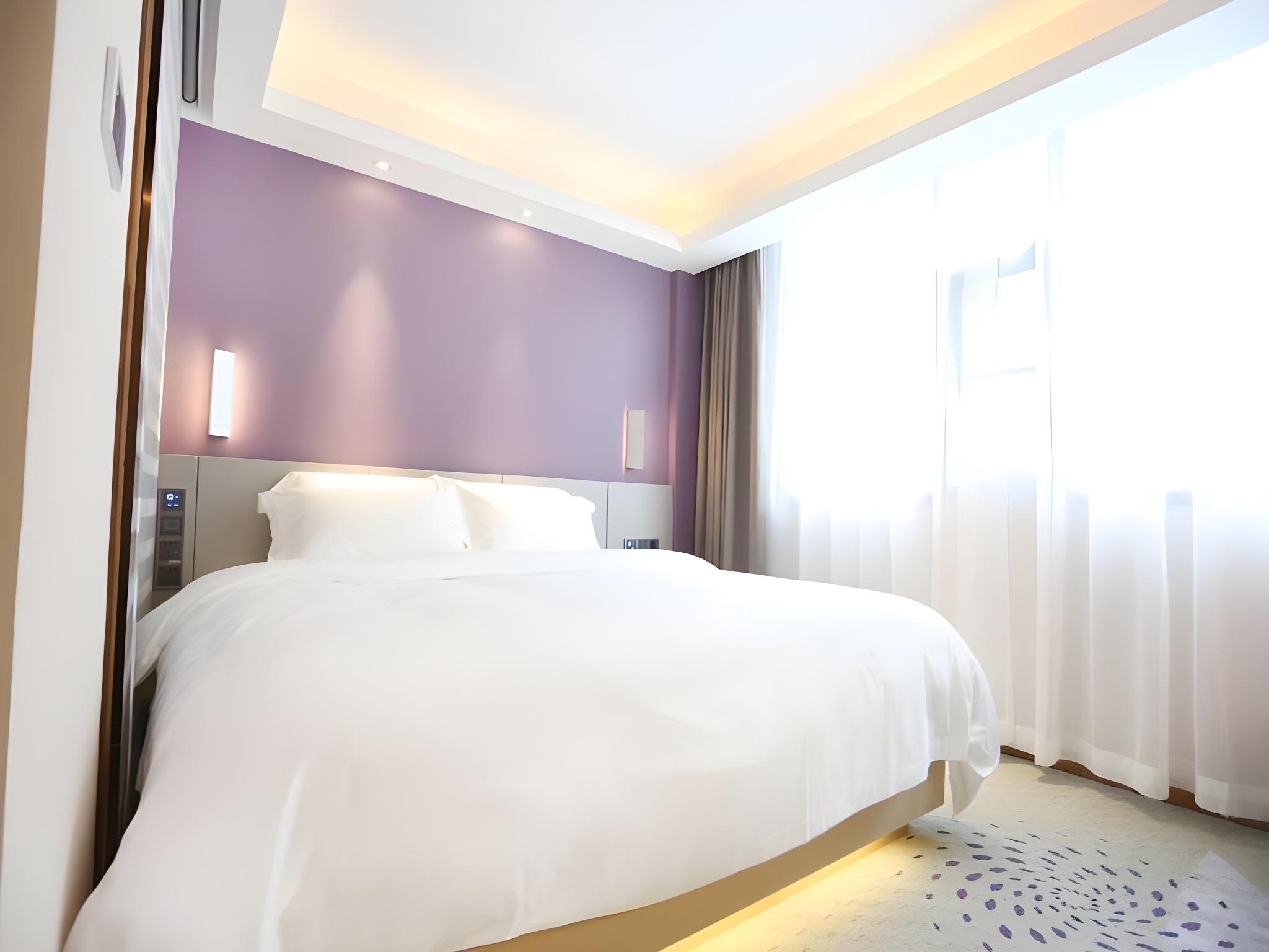Business Queen Room
