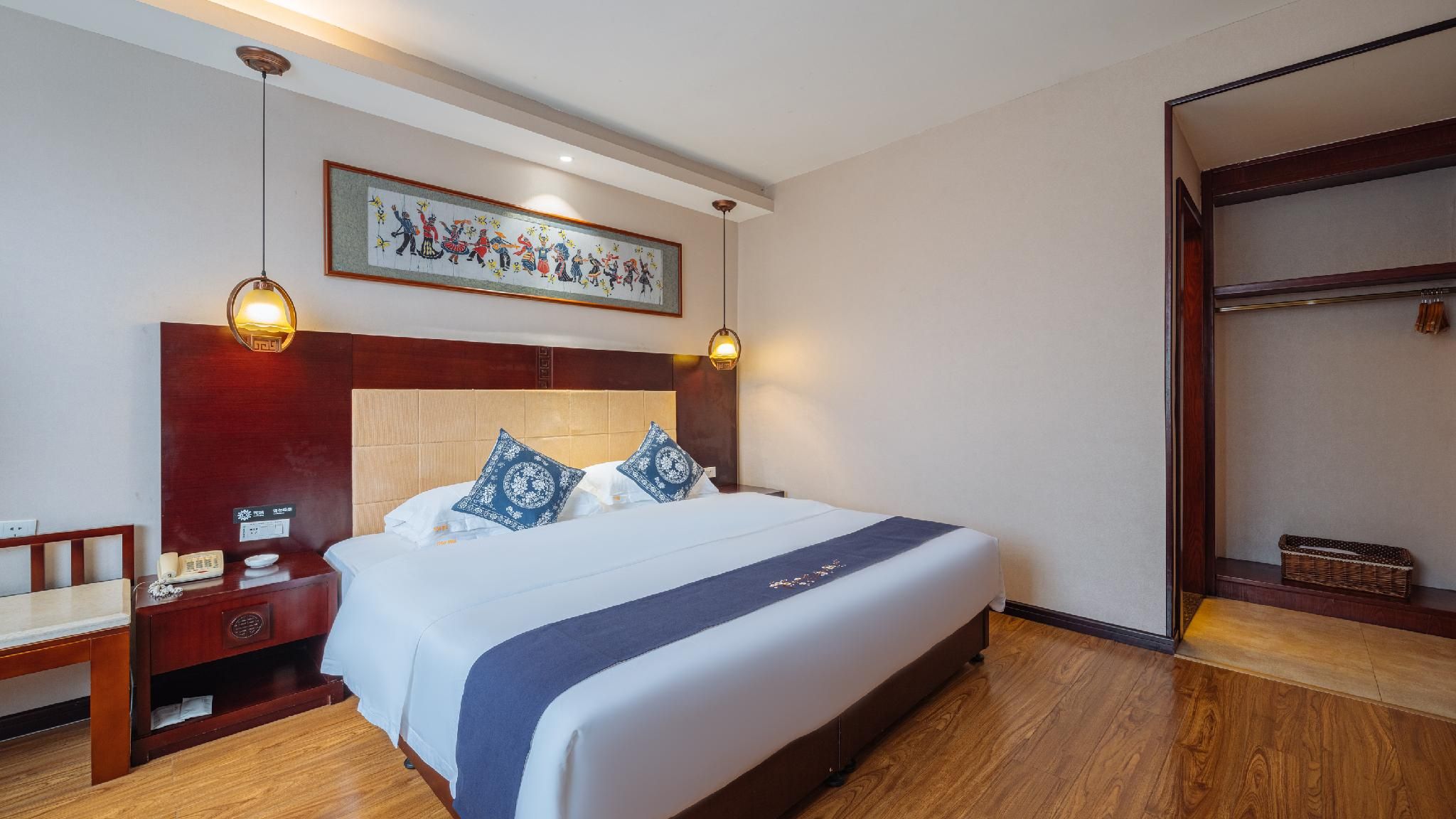 Deluxe Suite