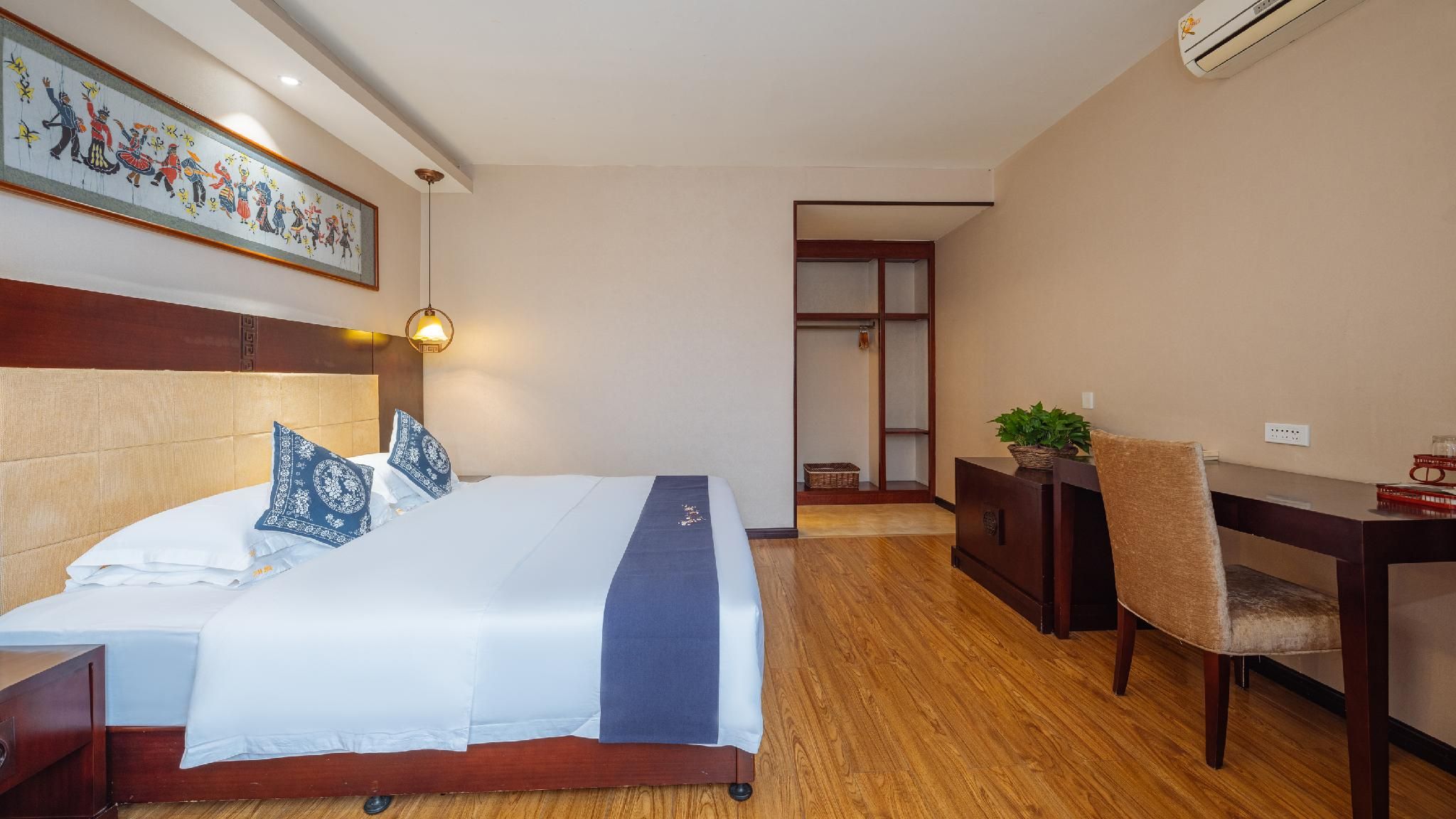 Deluxe Suite