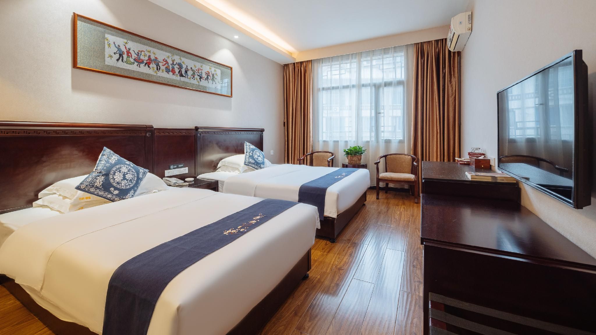 Deluxe Family Room
