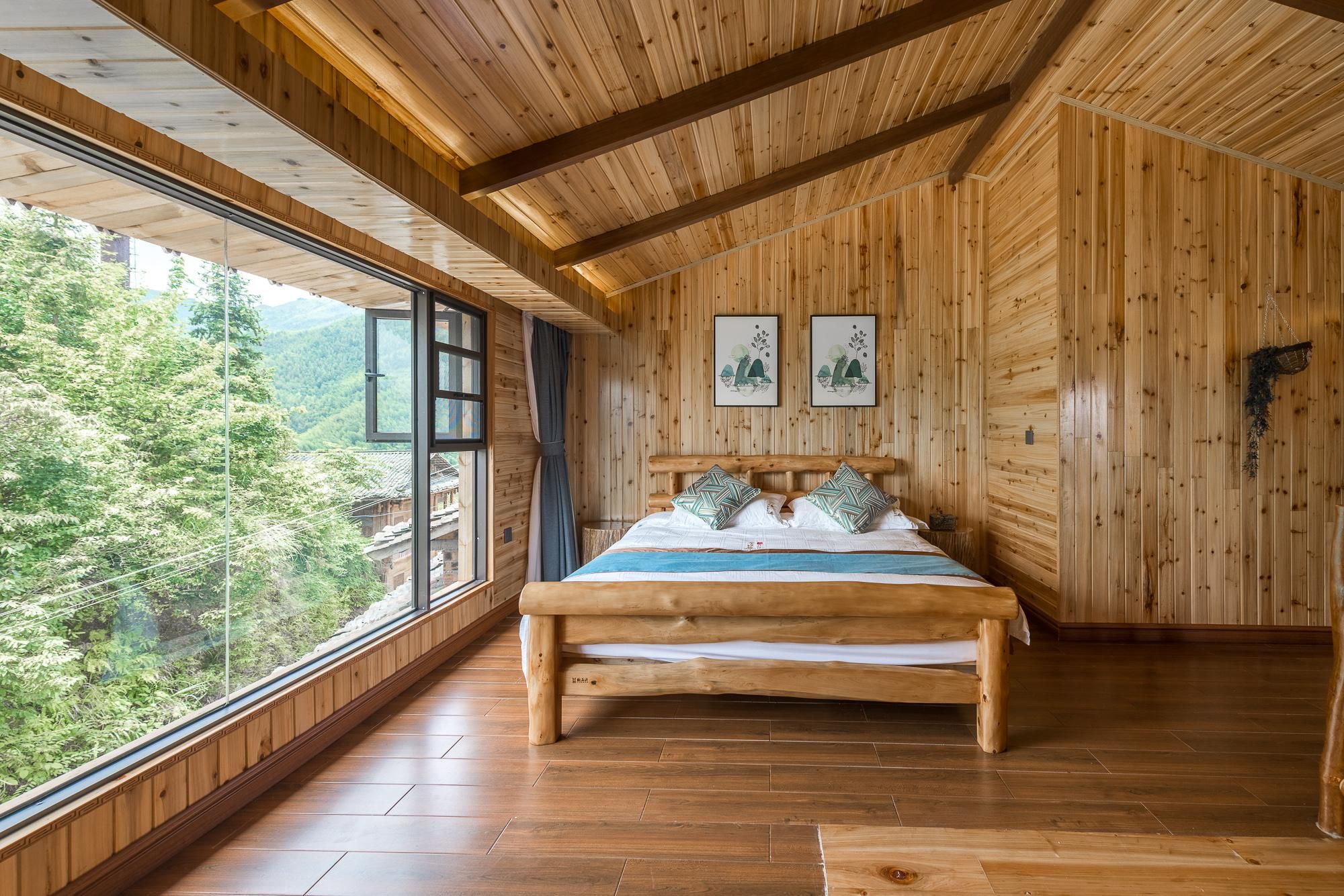 Family Suite with Balcony and Bathtub