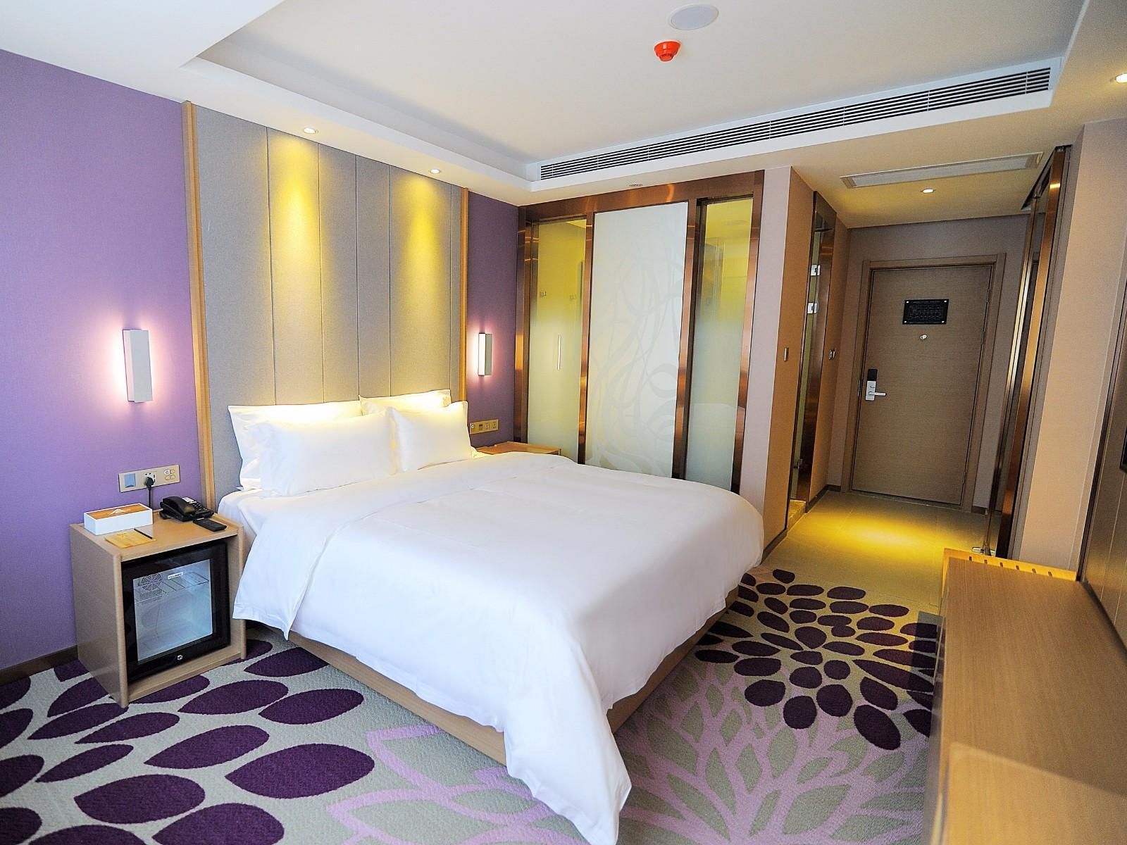 Business Queen Room