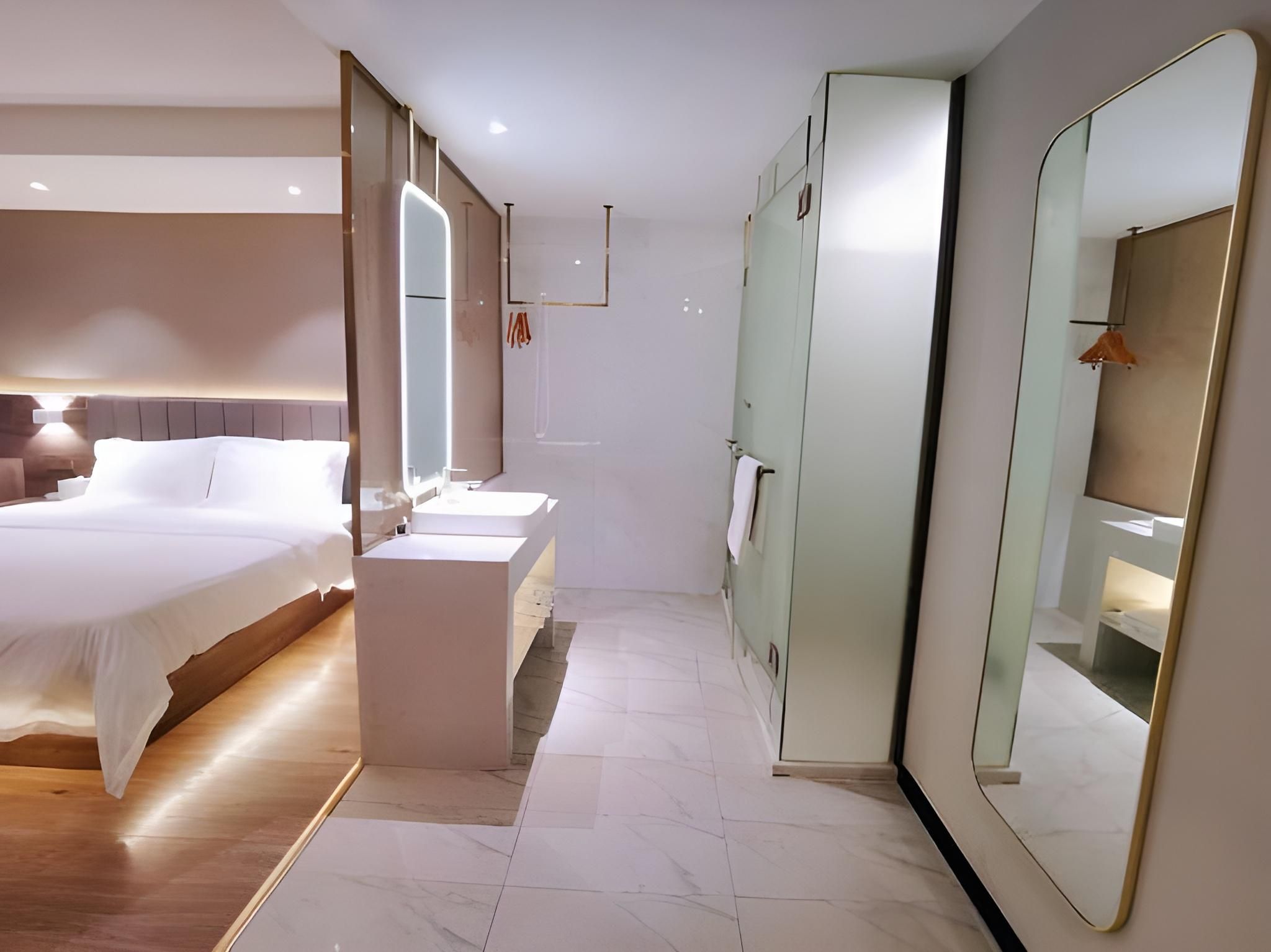 Feature Queen Room