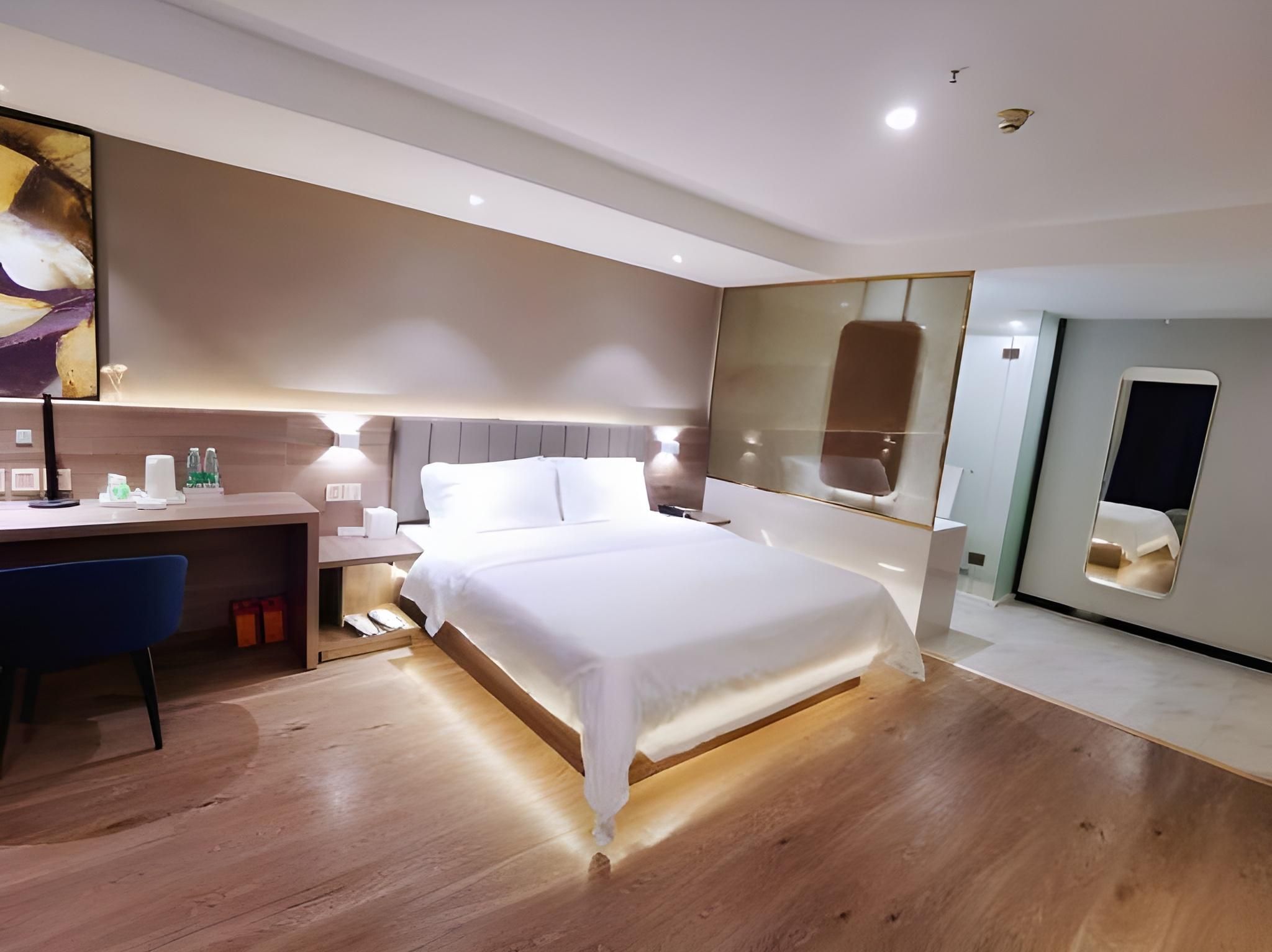 Feature Queen Room