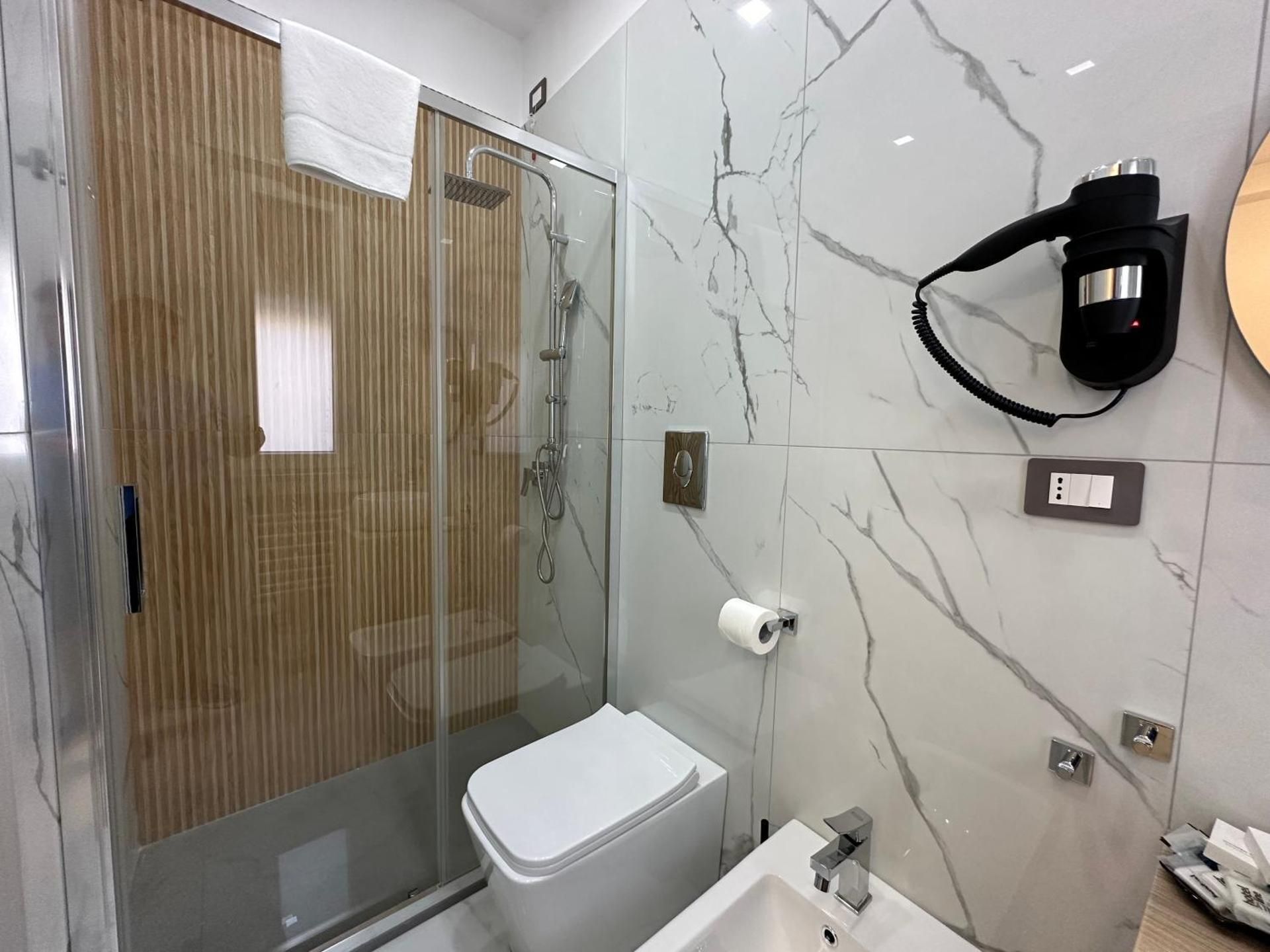 Deluxe Room (2 Adults + 1 Child)