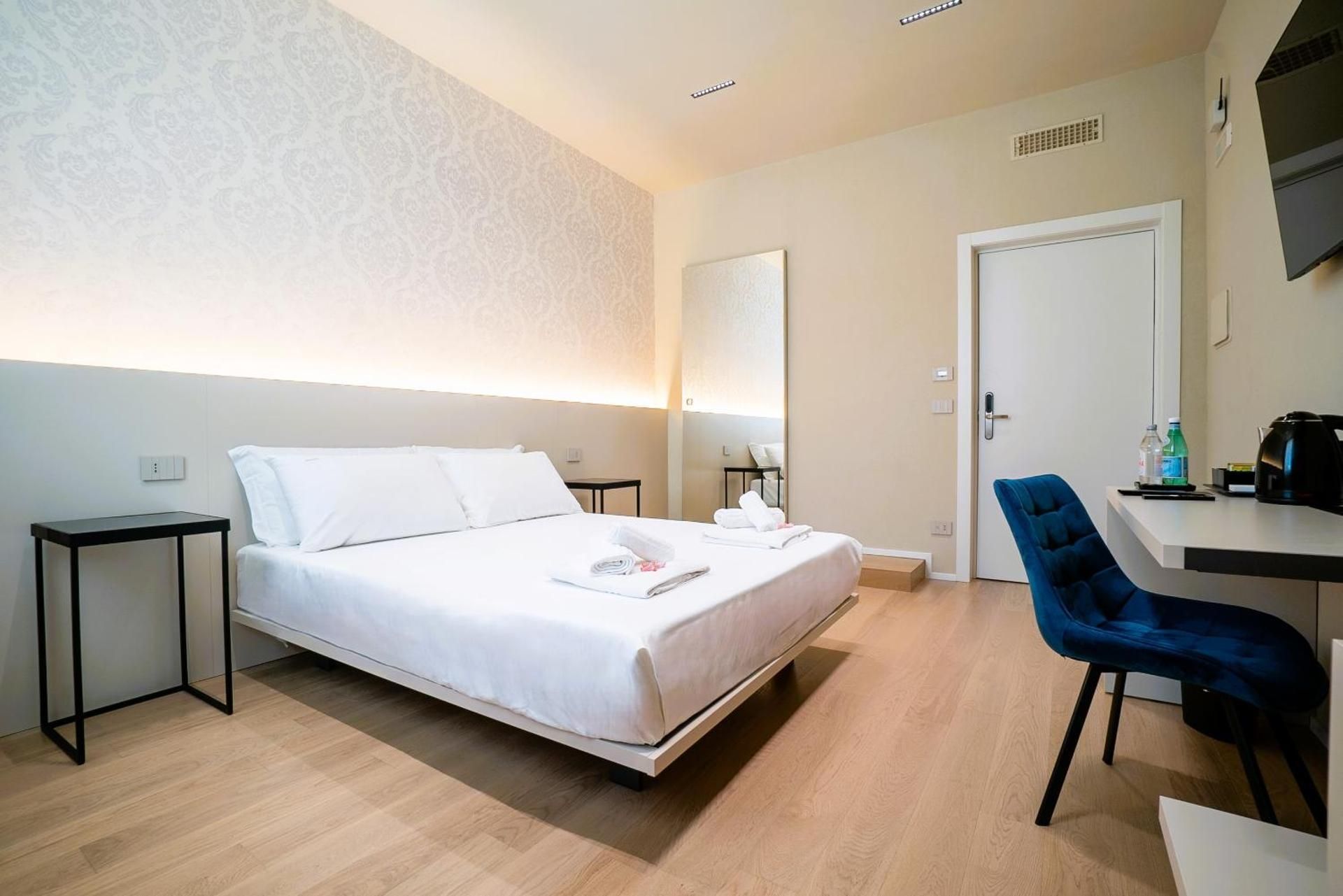 Standard Queen Room