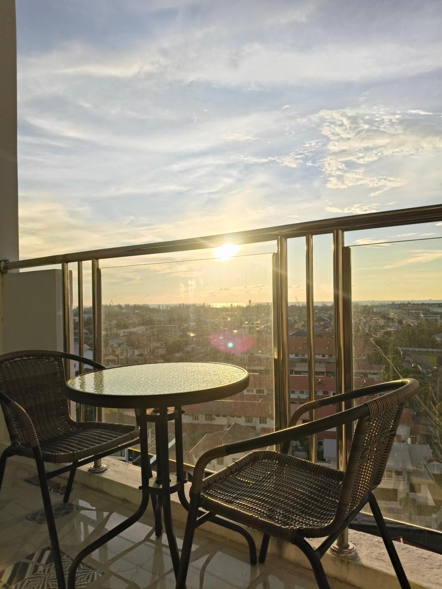 One-Bedroom Apartment with Bay View