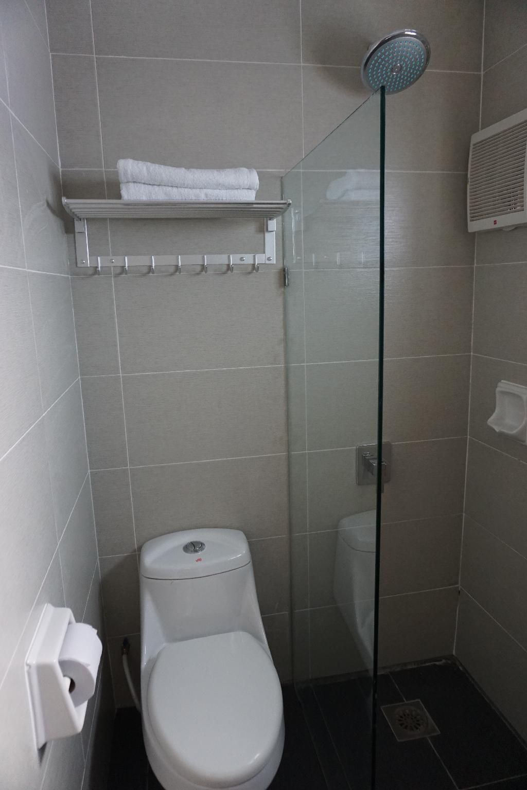 Yew Hotel Triple Room 5