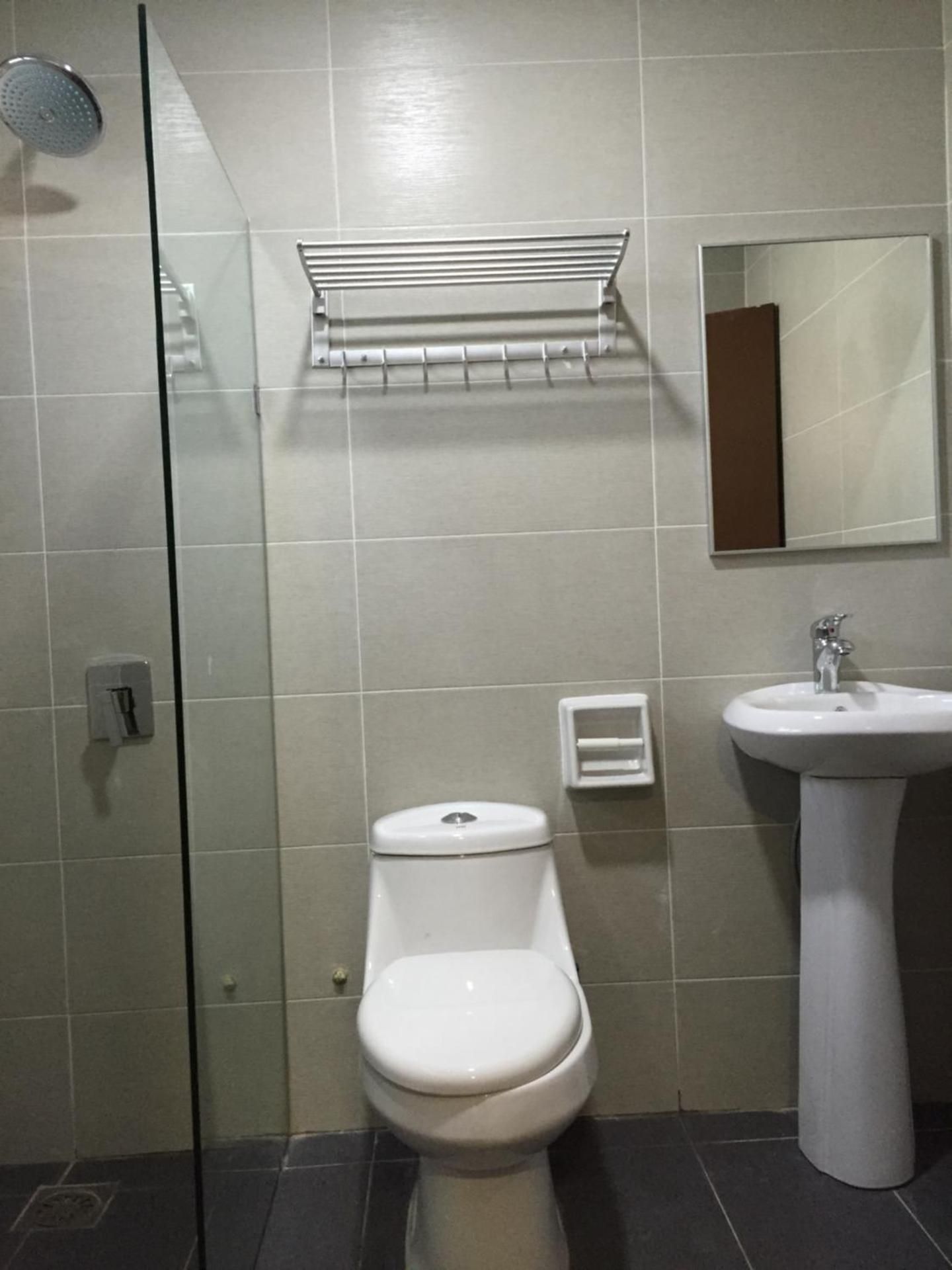 Yew Hotel Large Double Room 2