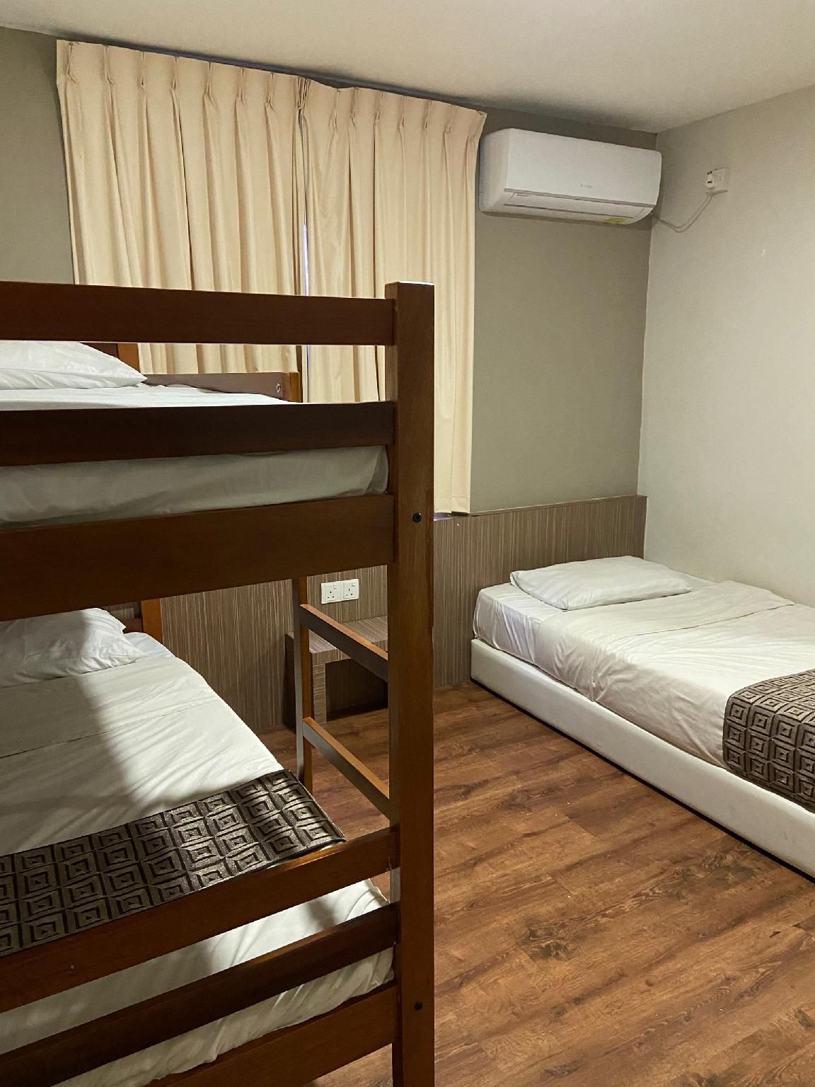 Yew Hotel Triple Room 2