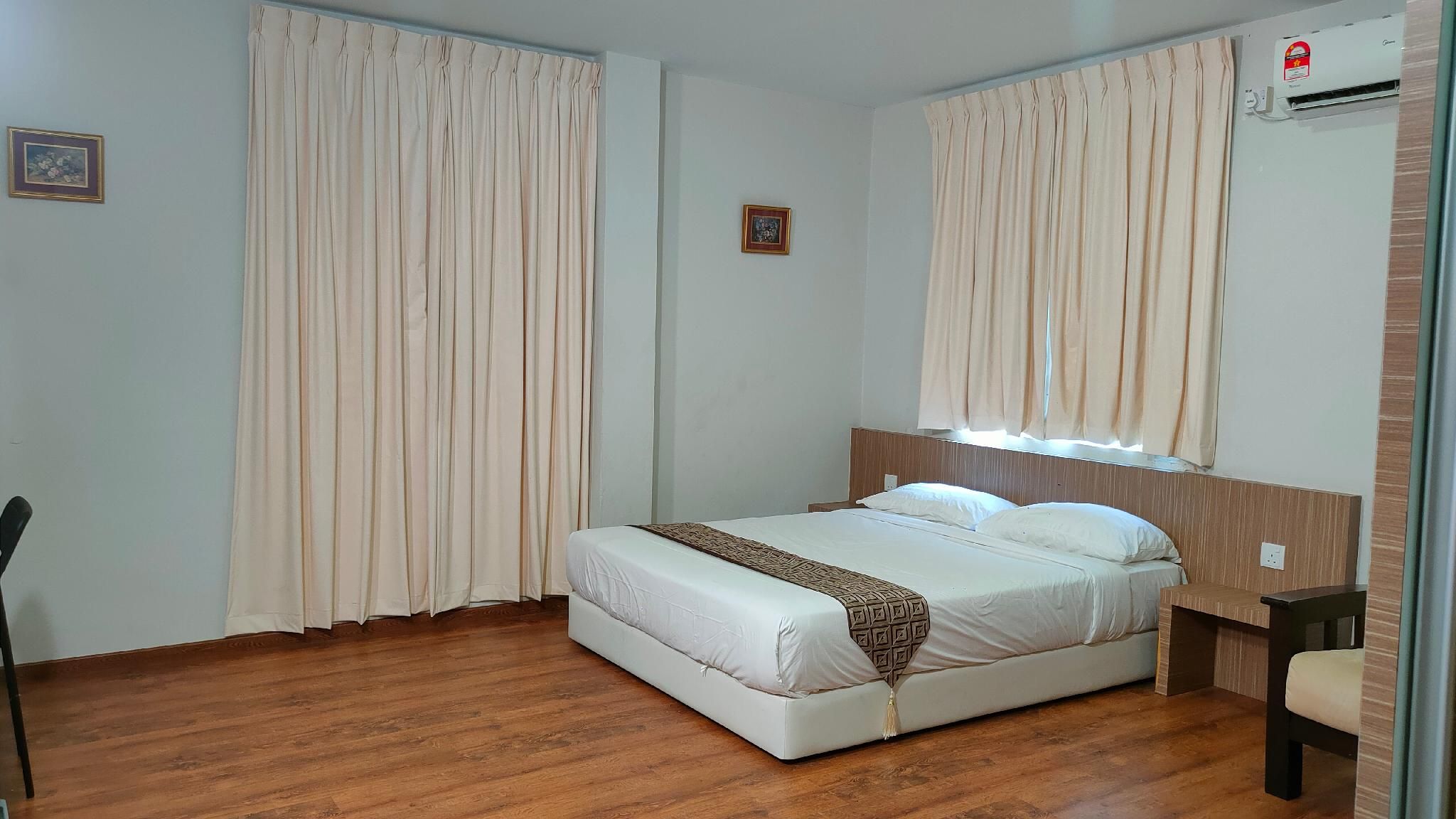 Yew Hotel Setia Raja Suite