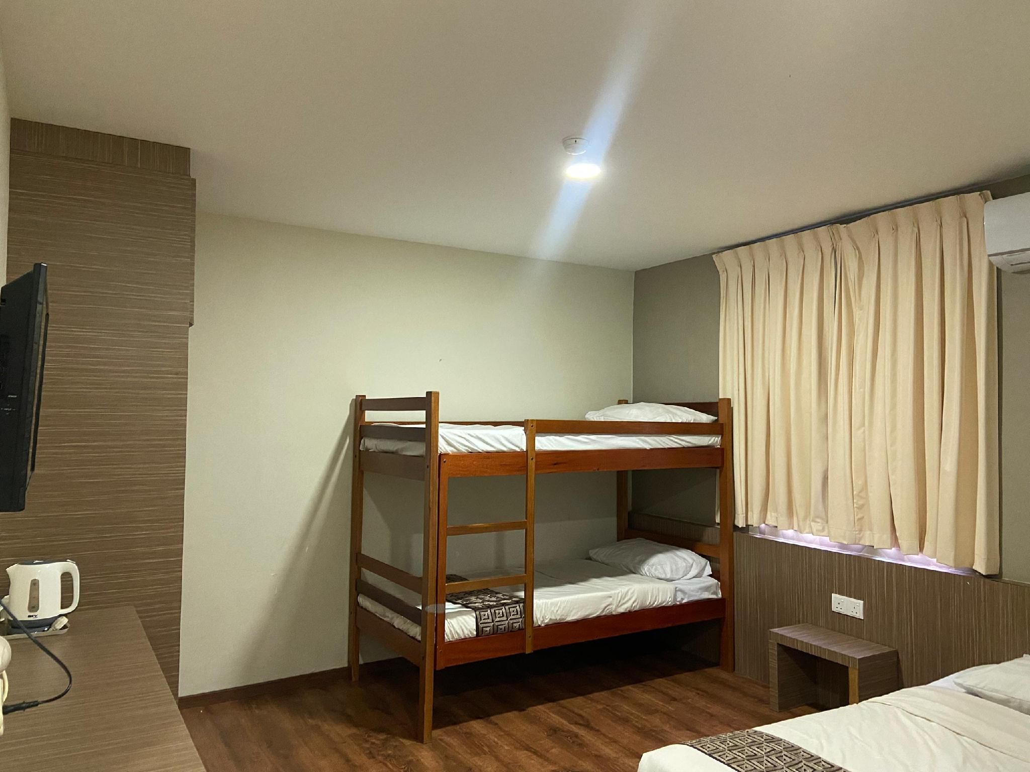 Yew Hotel Triple Room