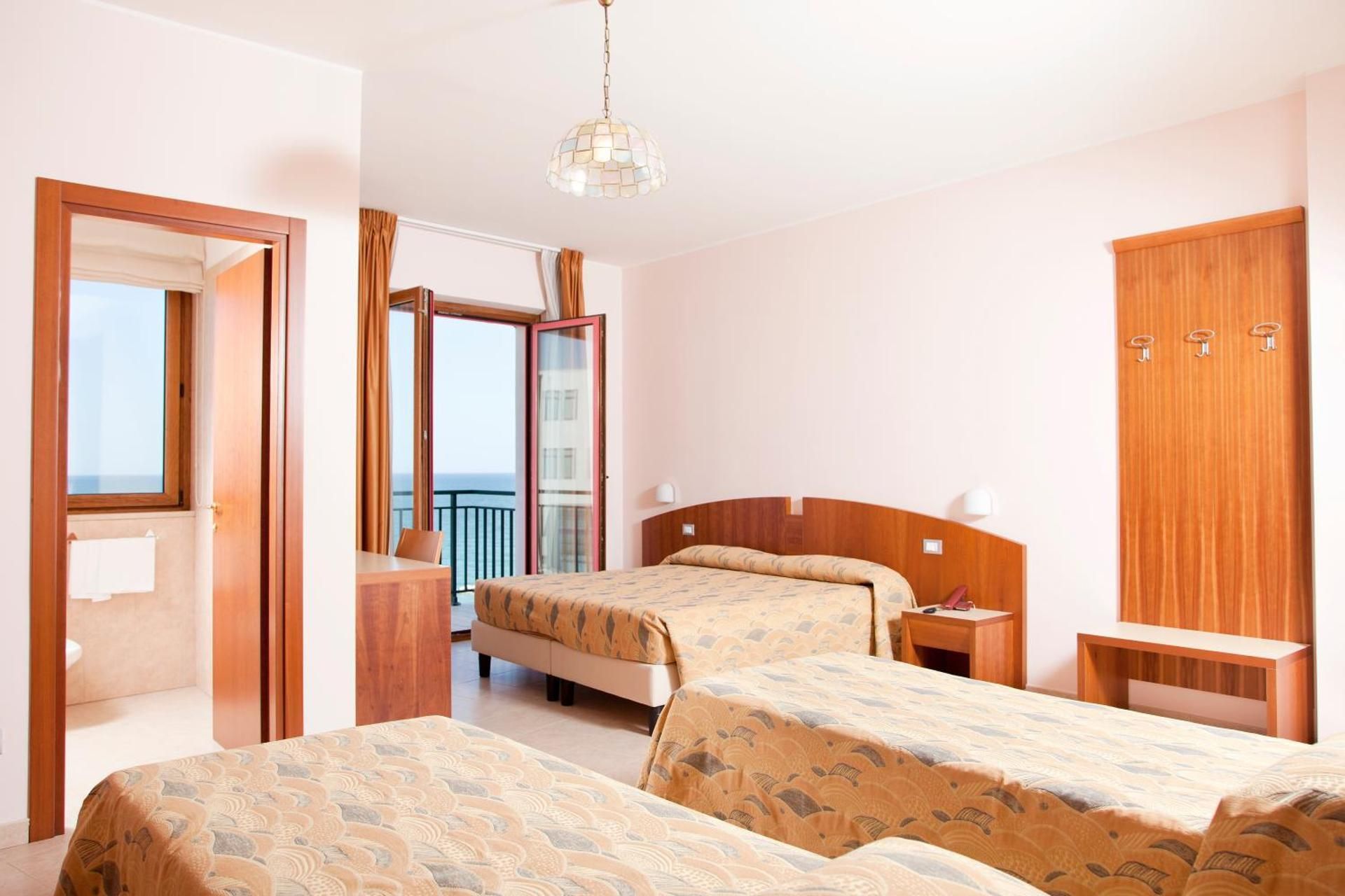Quadruple Room with Sea View