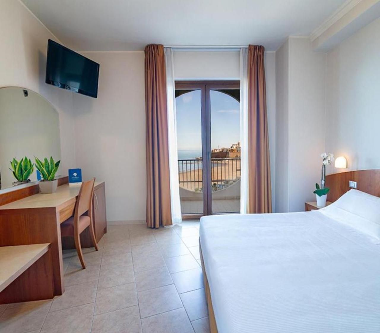 Classic Double Room with Sea View