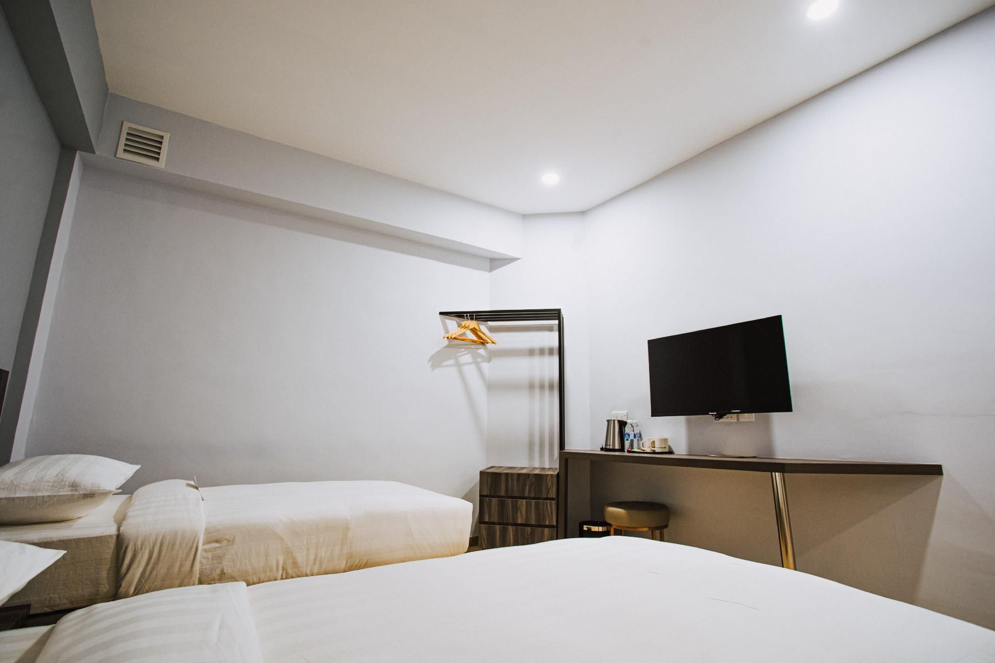 Comfortel  Standard Twin Room without Window 2