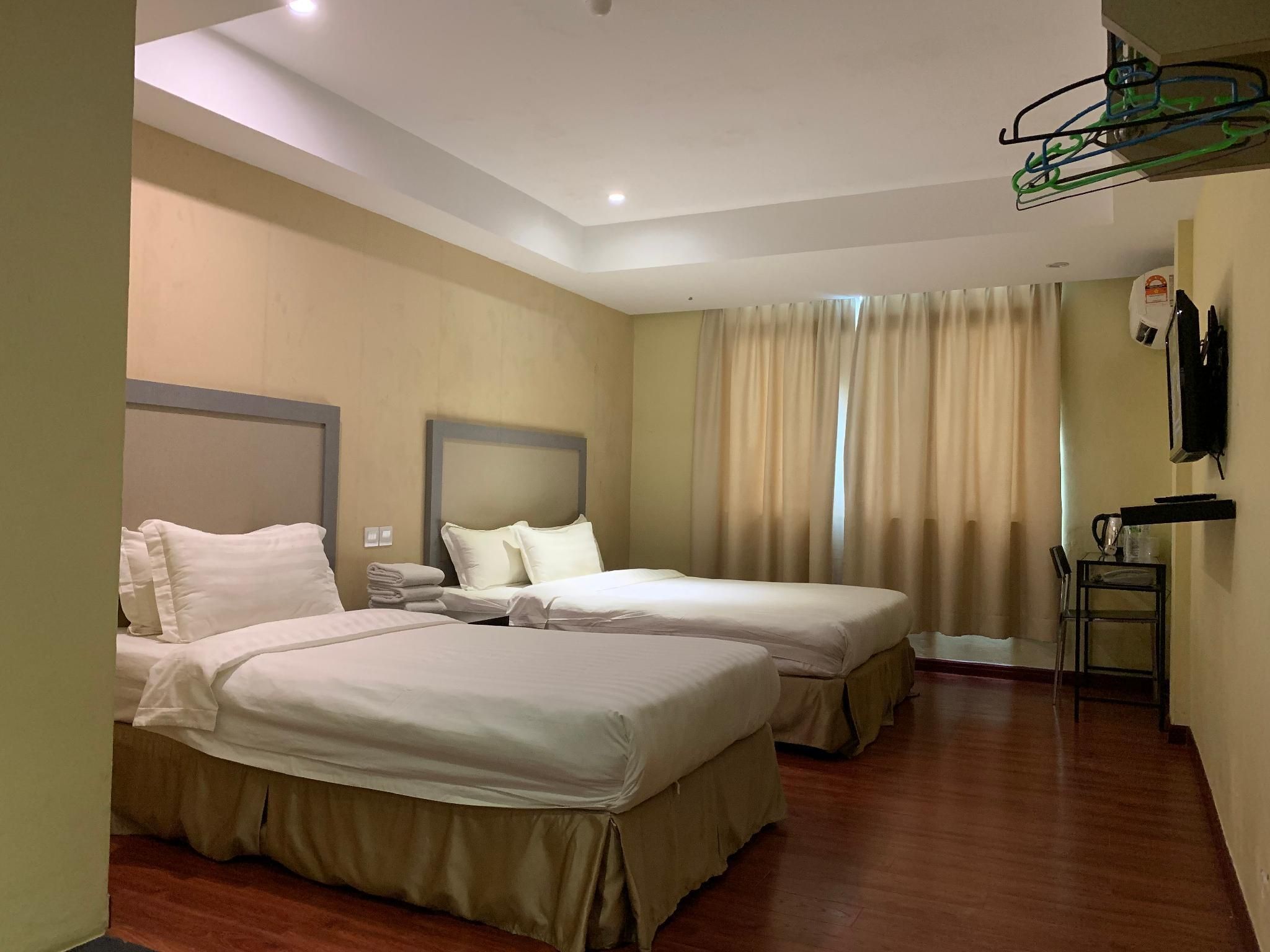 Standard Quad - 2 Queen Beds