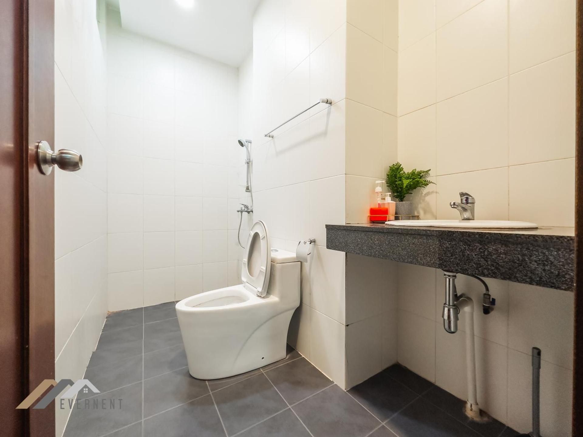 Three Bedroom Apartment with Balcony