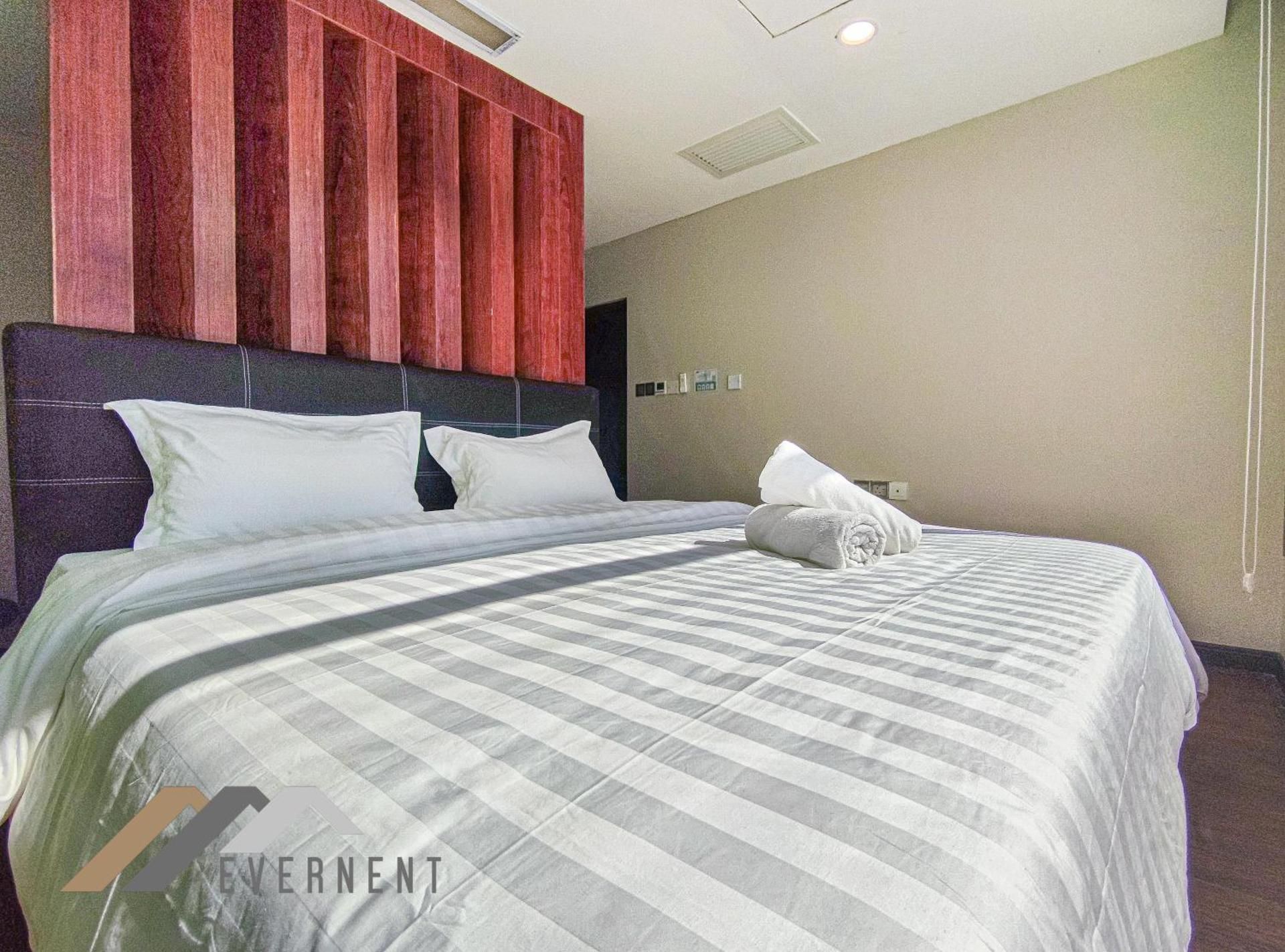 Standard Double Pool View