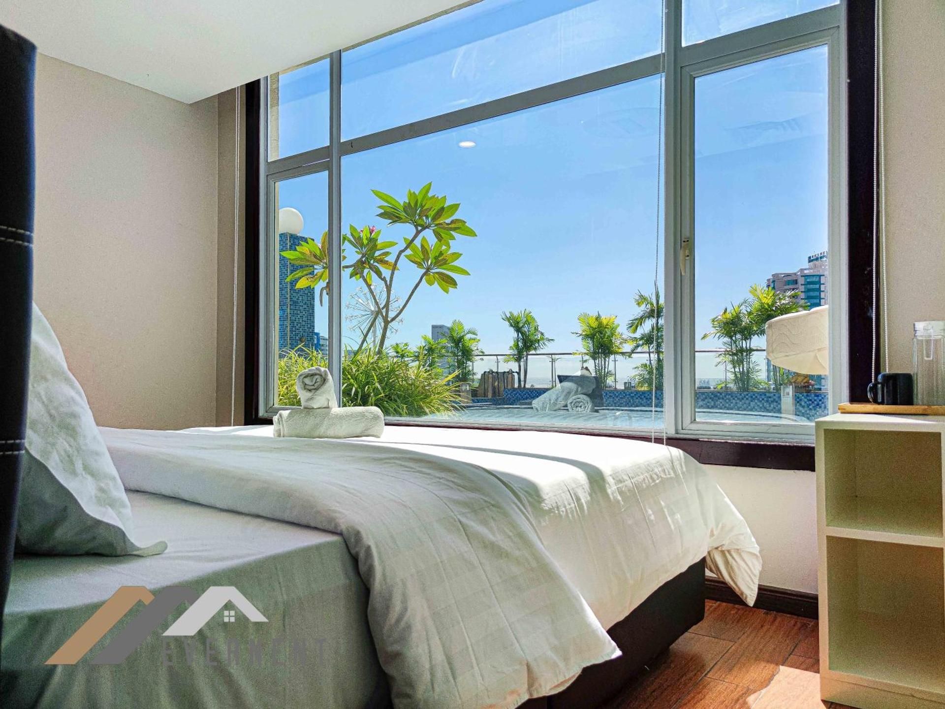 Standard Double Pool View