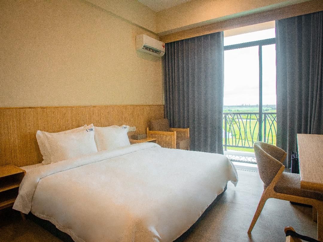 Eastwood Valley Golf & Country Club Balcony King Room