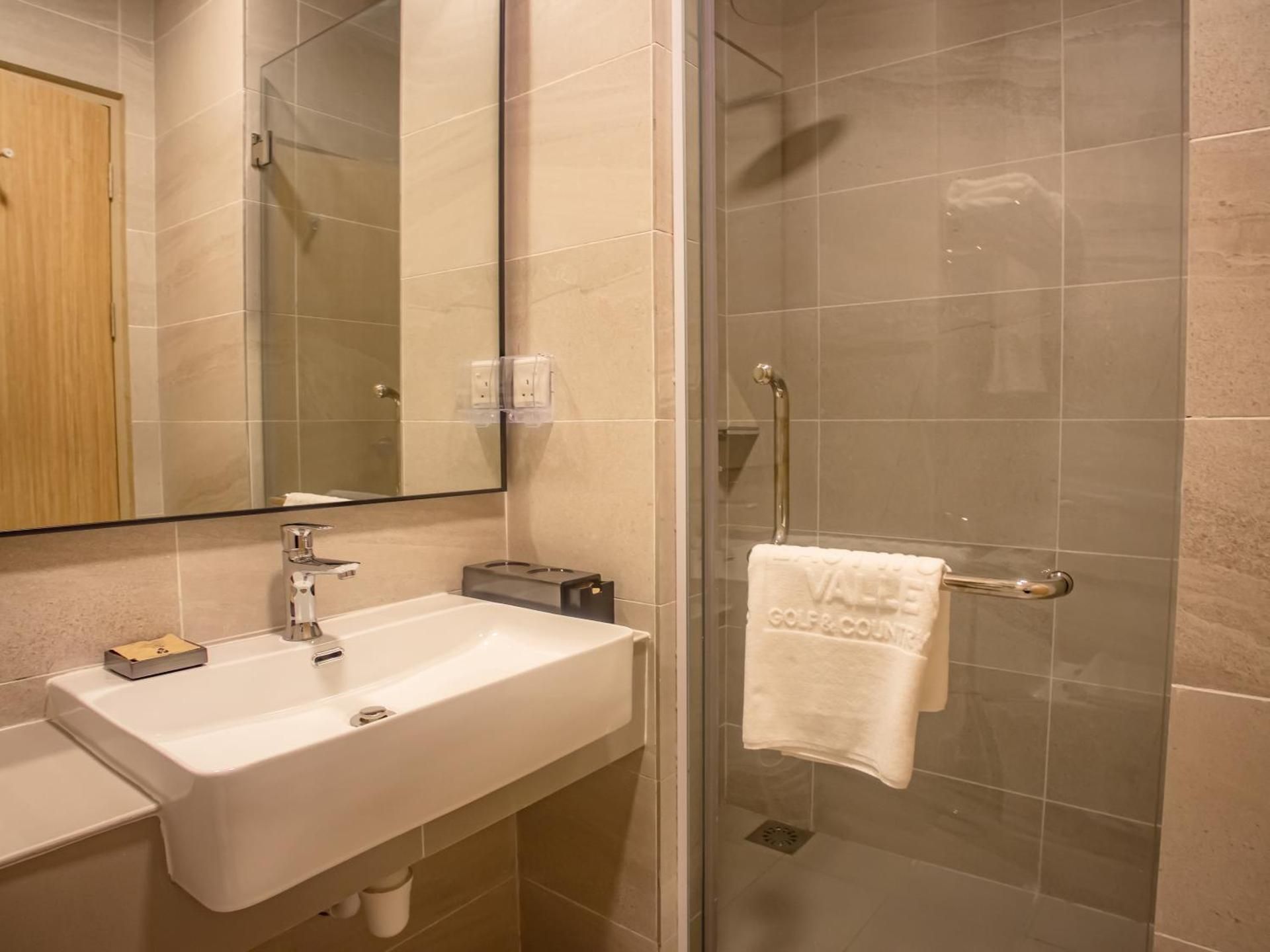 Eastwood Valley Golf & Country Club Balcony King Room 3