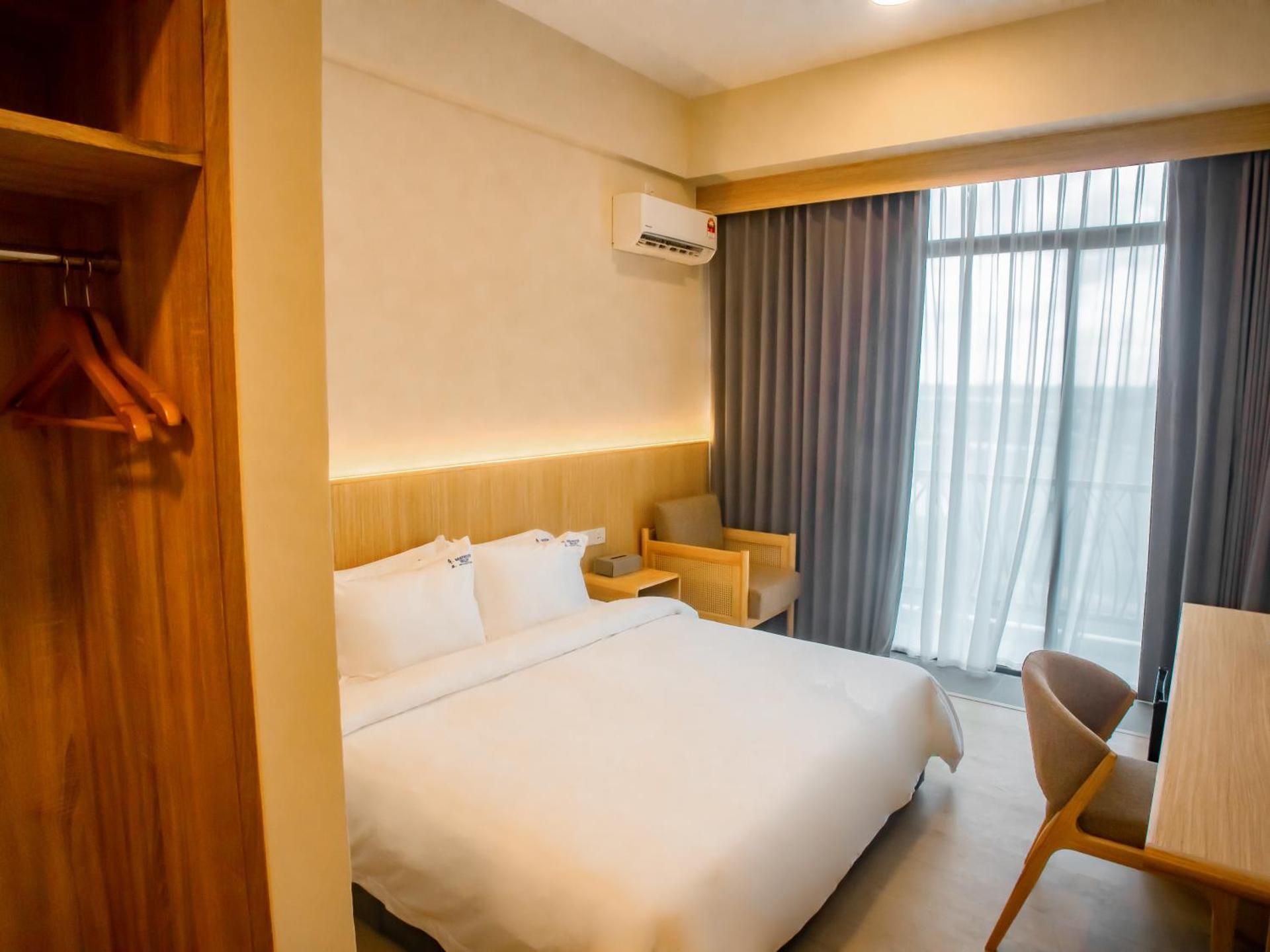 Eastwood Valley Golf & Country Club Balcony King Room 2