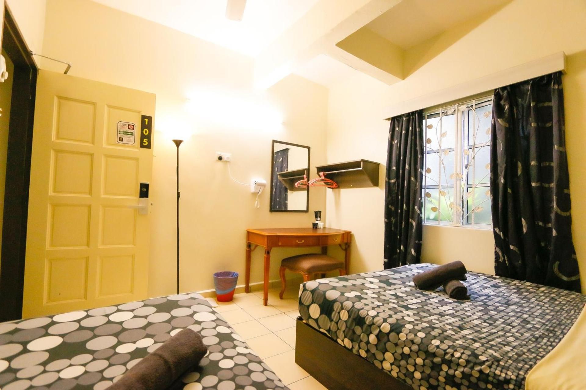 Economy Triple Room with Shared Bathroom