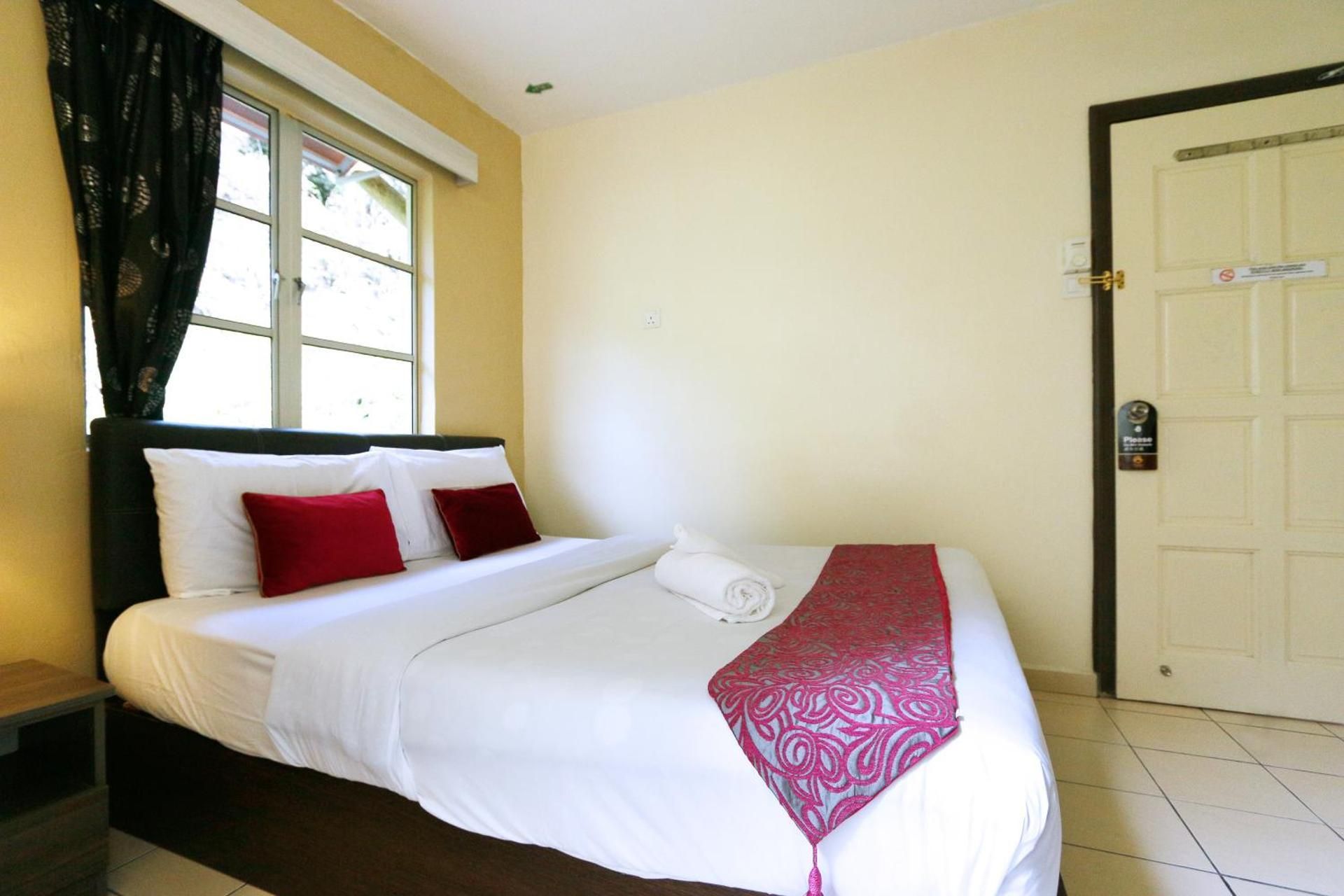 Standard Queen Room