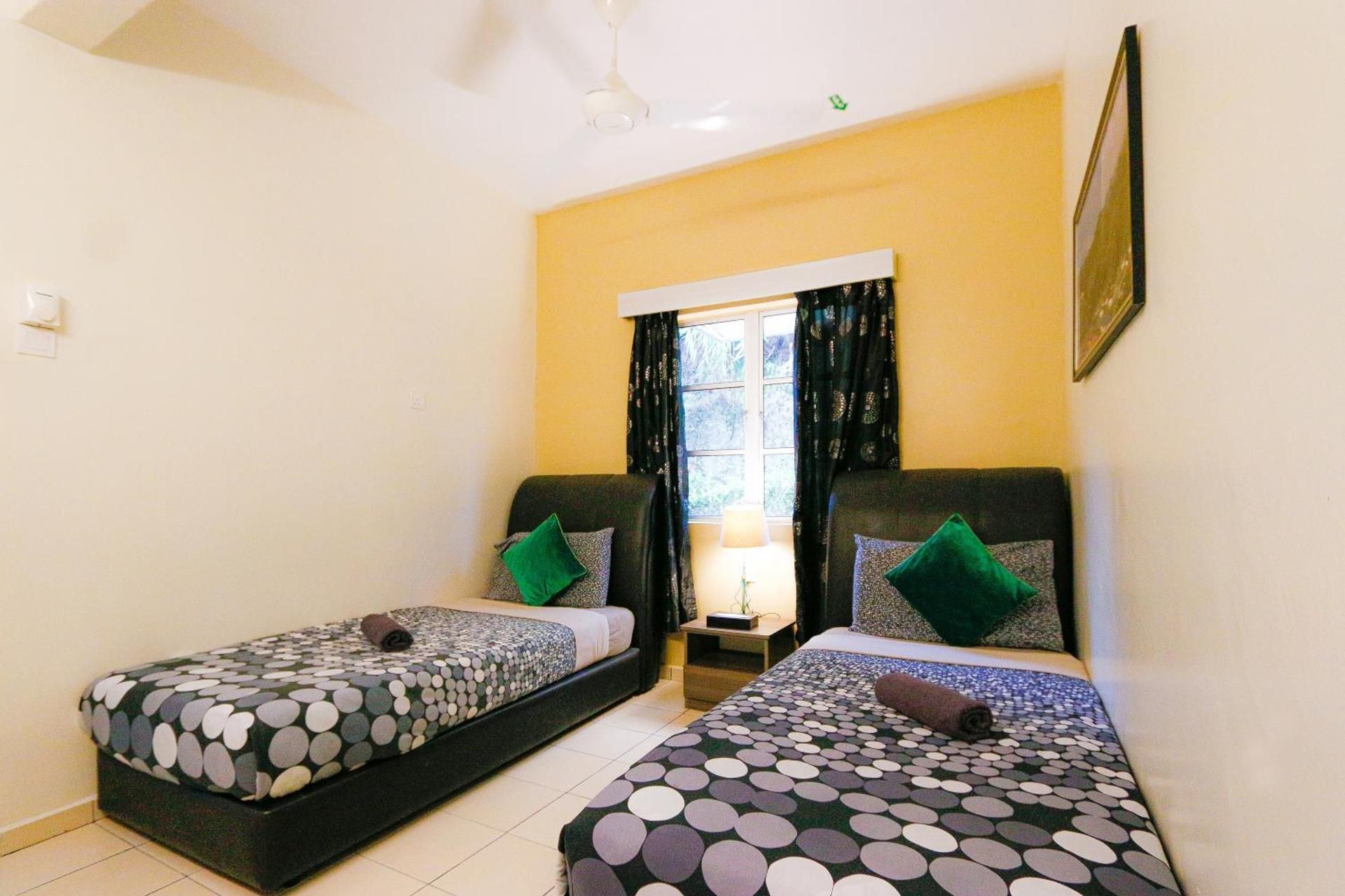 Twin Room with Shared Bathroom