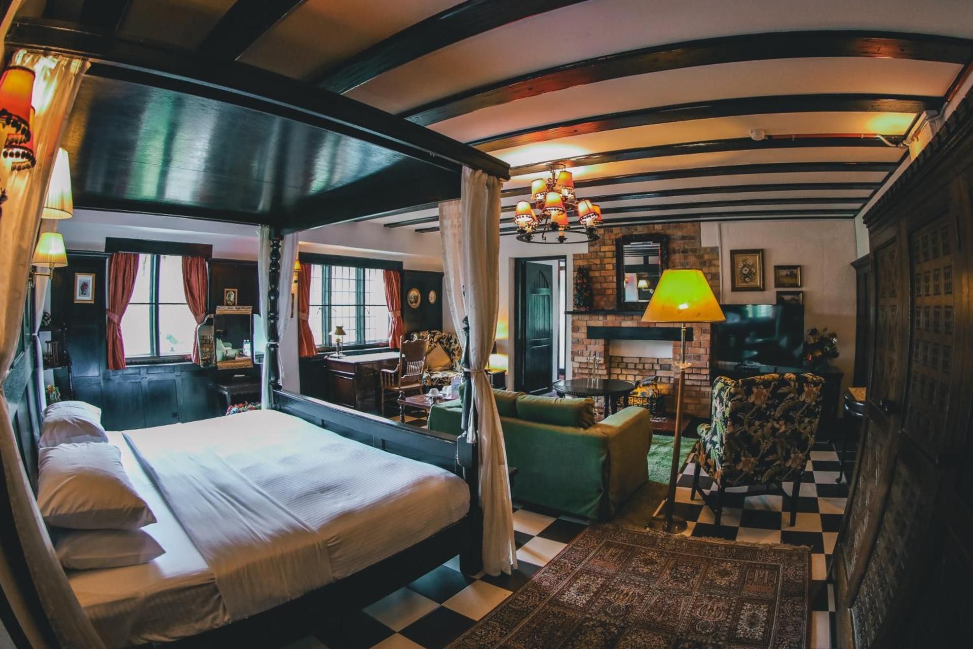Suite - Queen Bed (Up to 2 persons only)