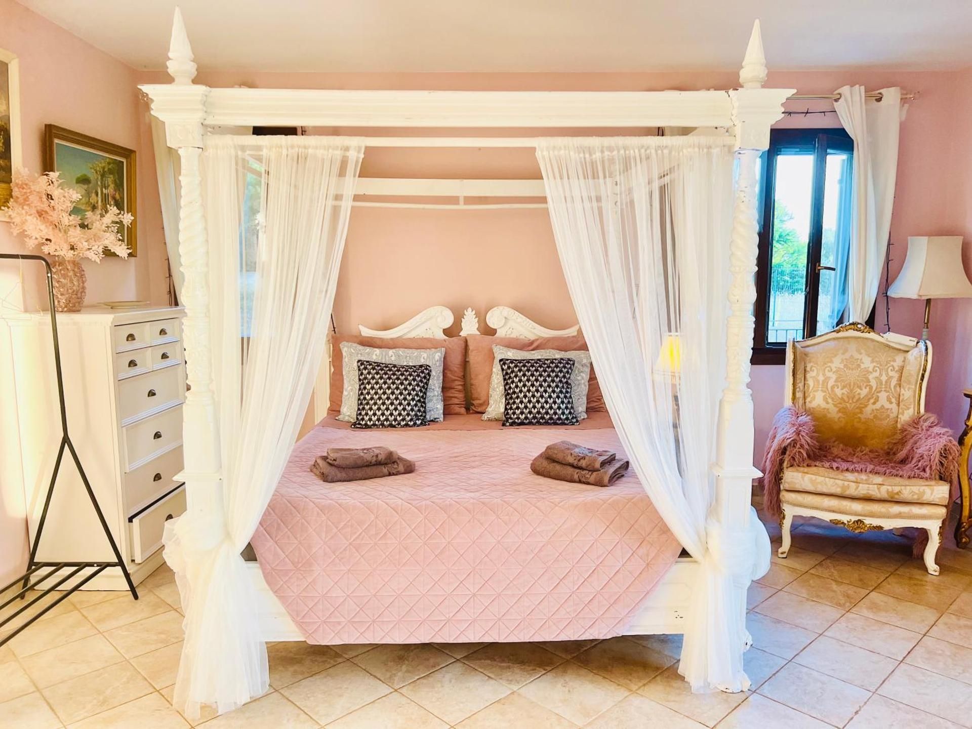 Deluxe King Suite