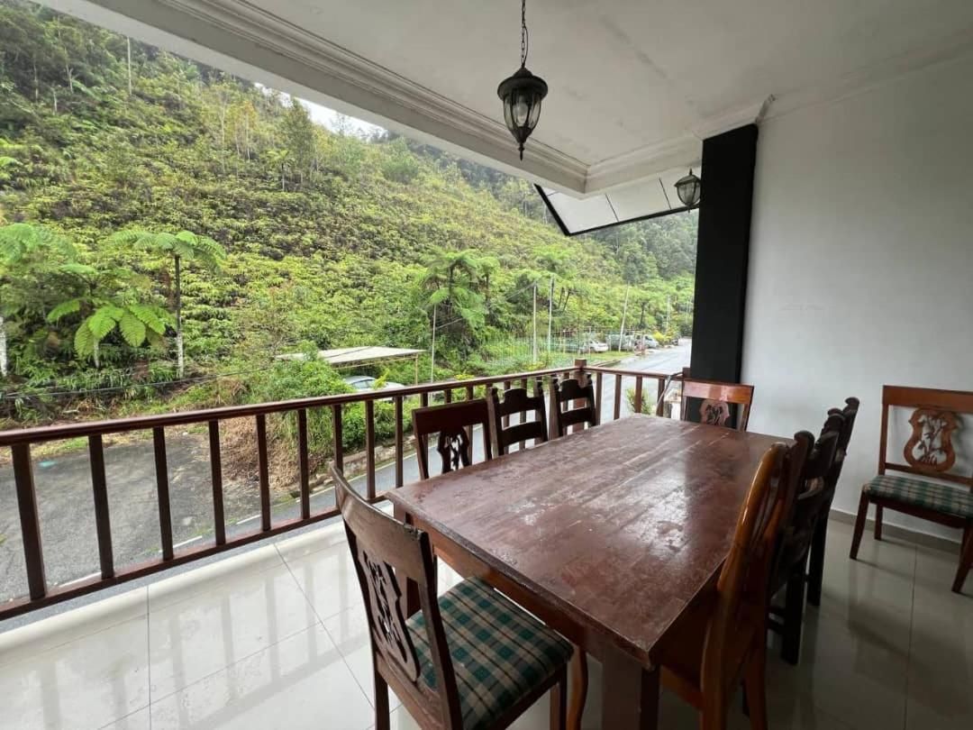 Four-Bedroom Apartment with Balcony