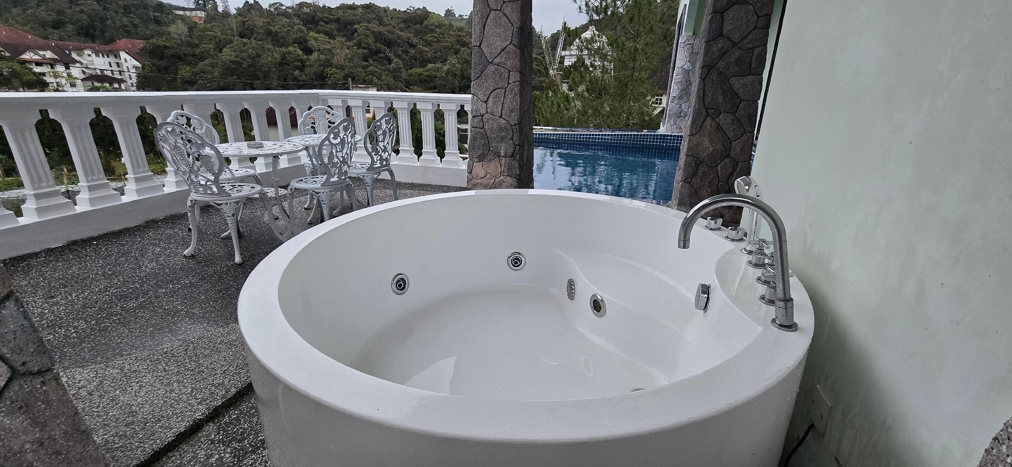 Pool Access Suite Room with Living area and Balcony