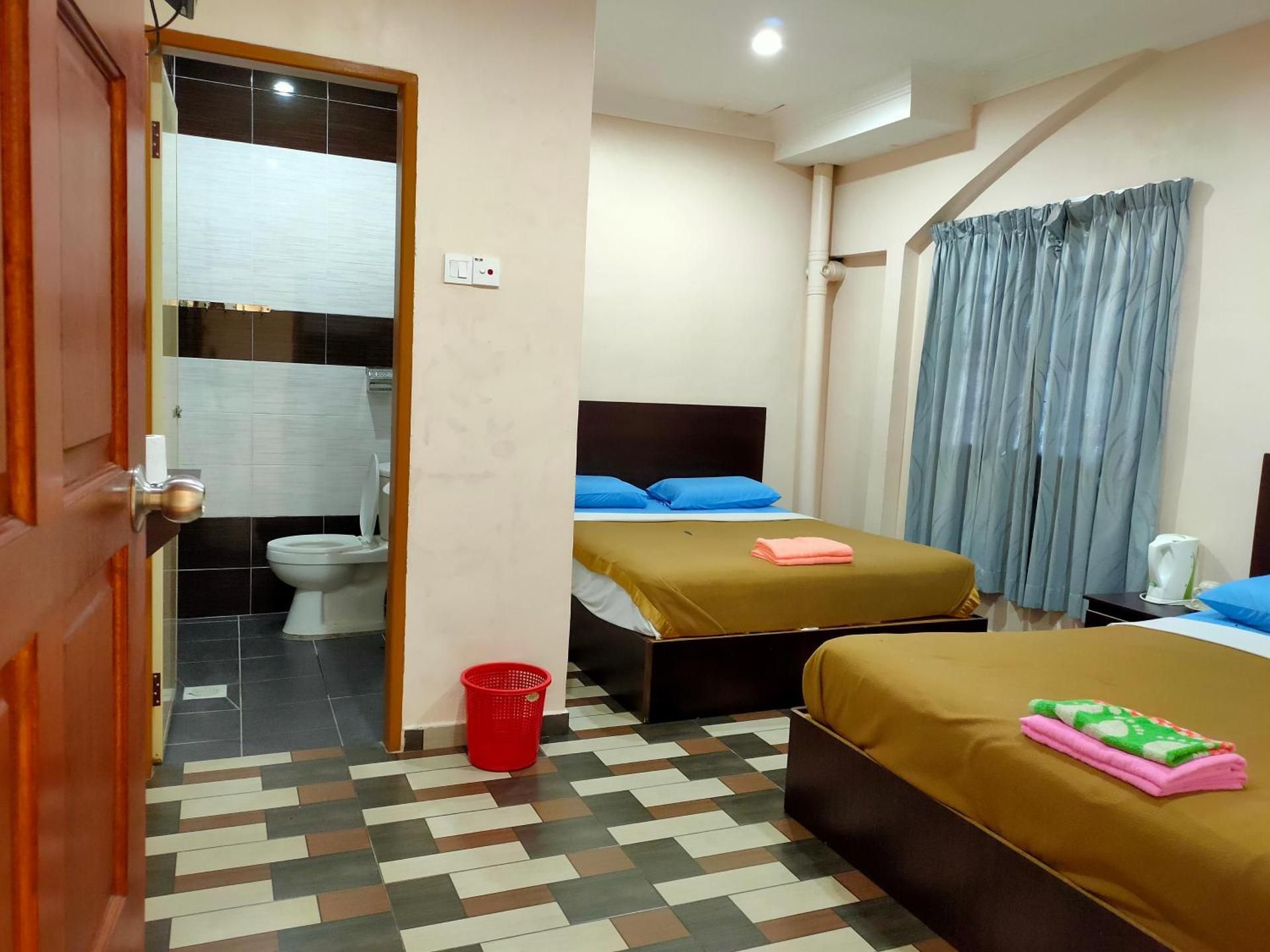 Family Room 4
