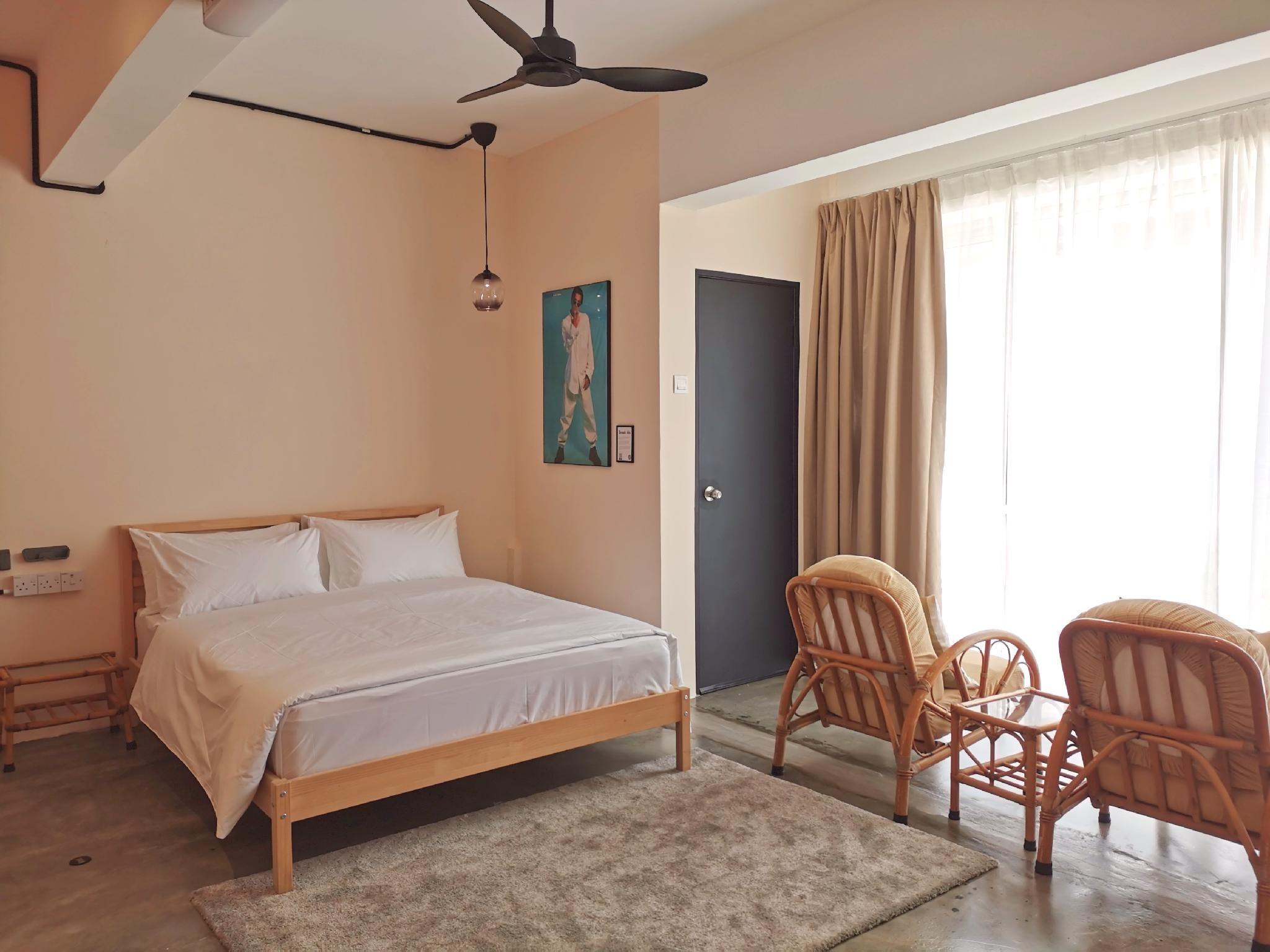 Spacious Queen Room with Private Bathroom