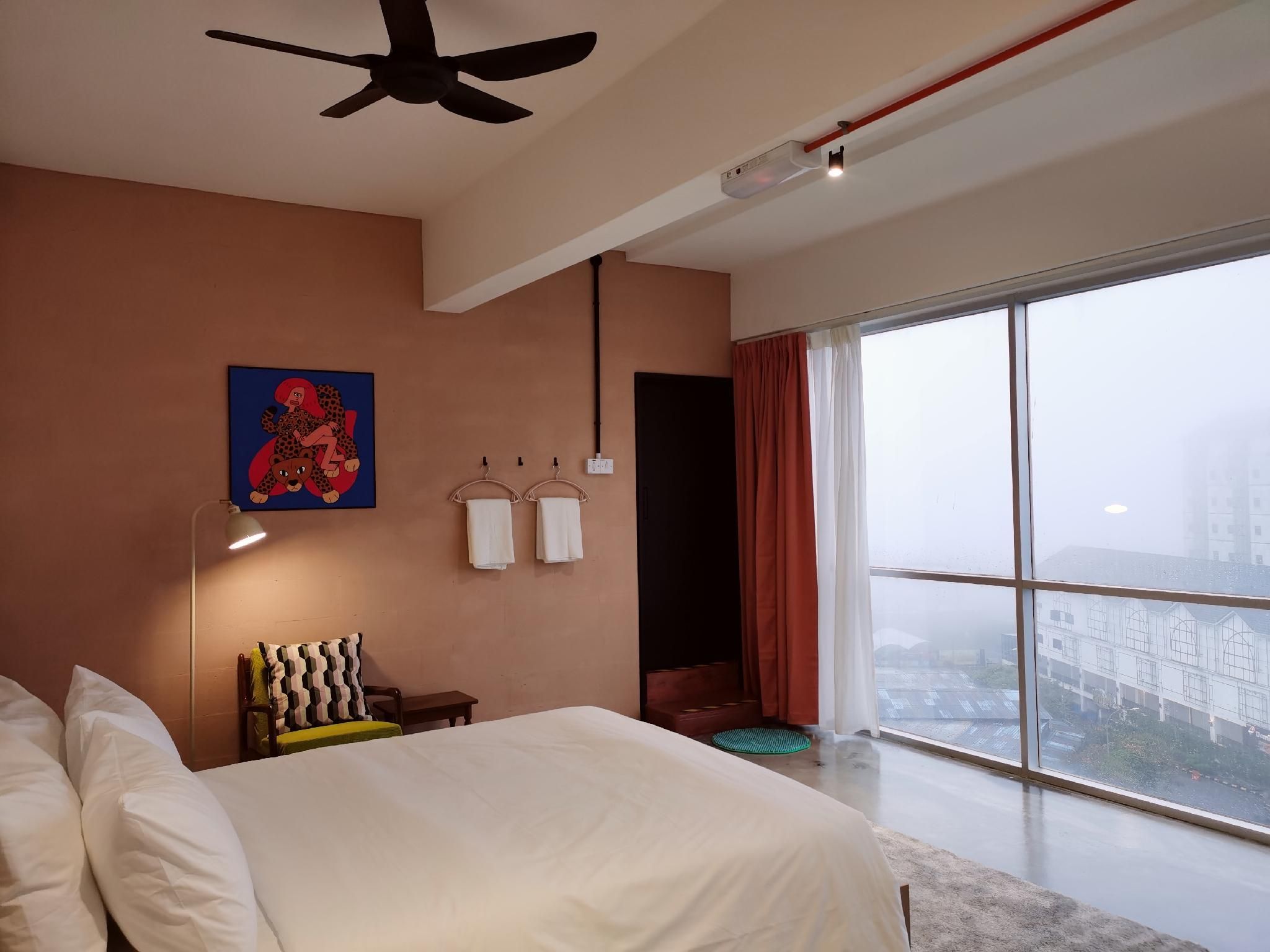 Deluxe Queen with View with Private Bathroom