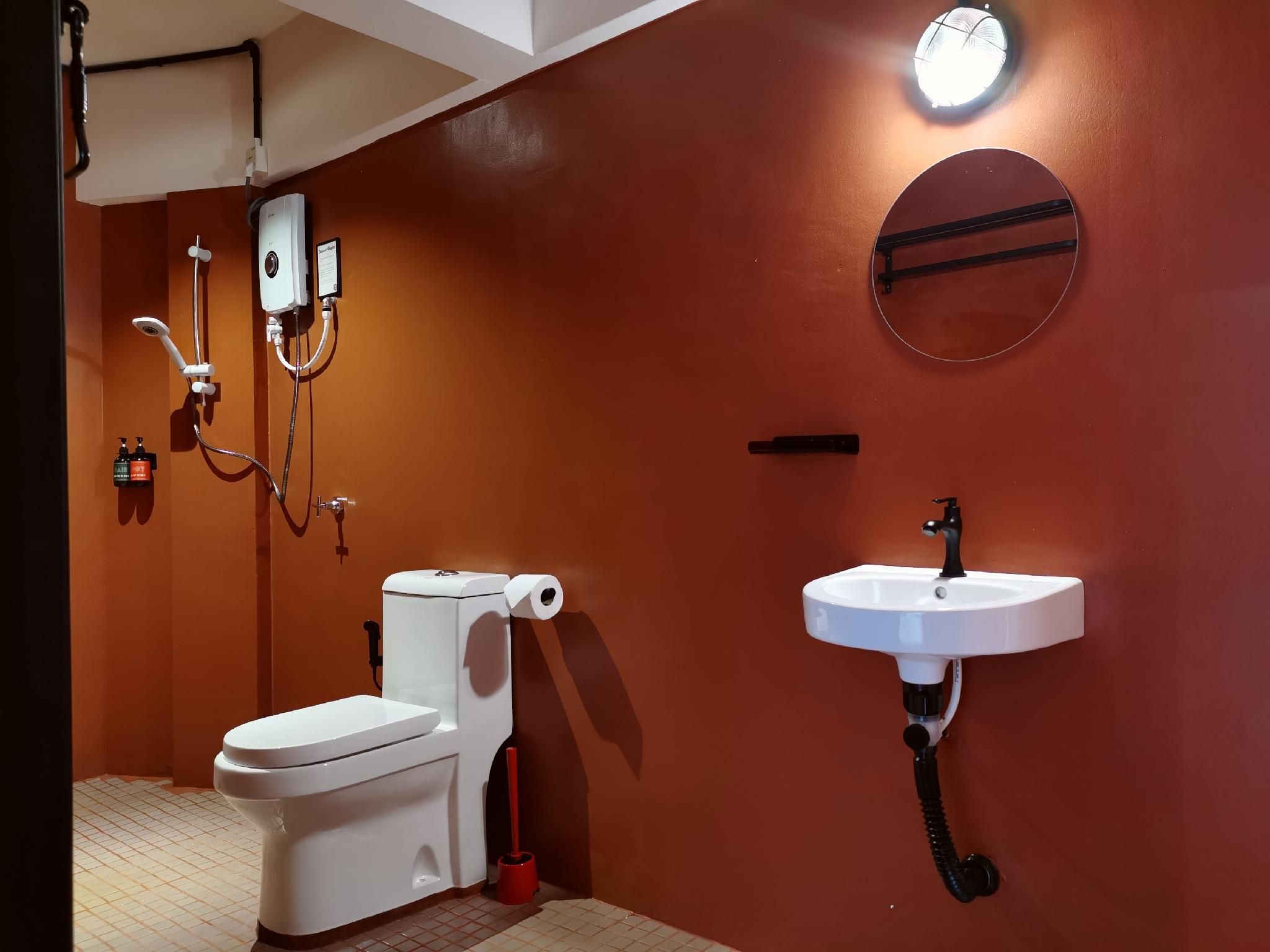 Deluxe Queen with View with Private Bathroom
