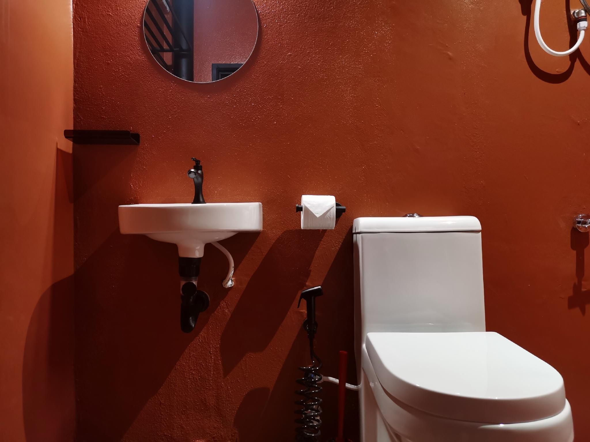 Single Room with Private Bathroom (1 Person)