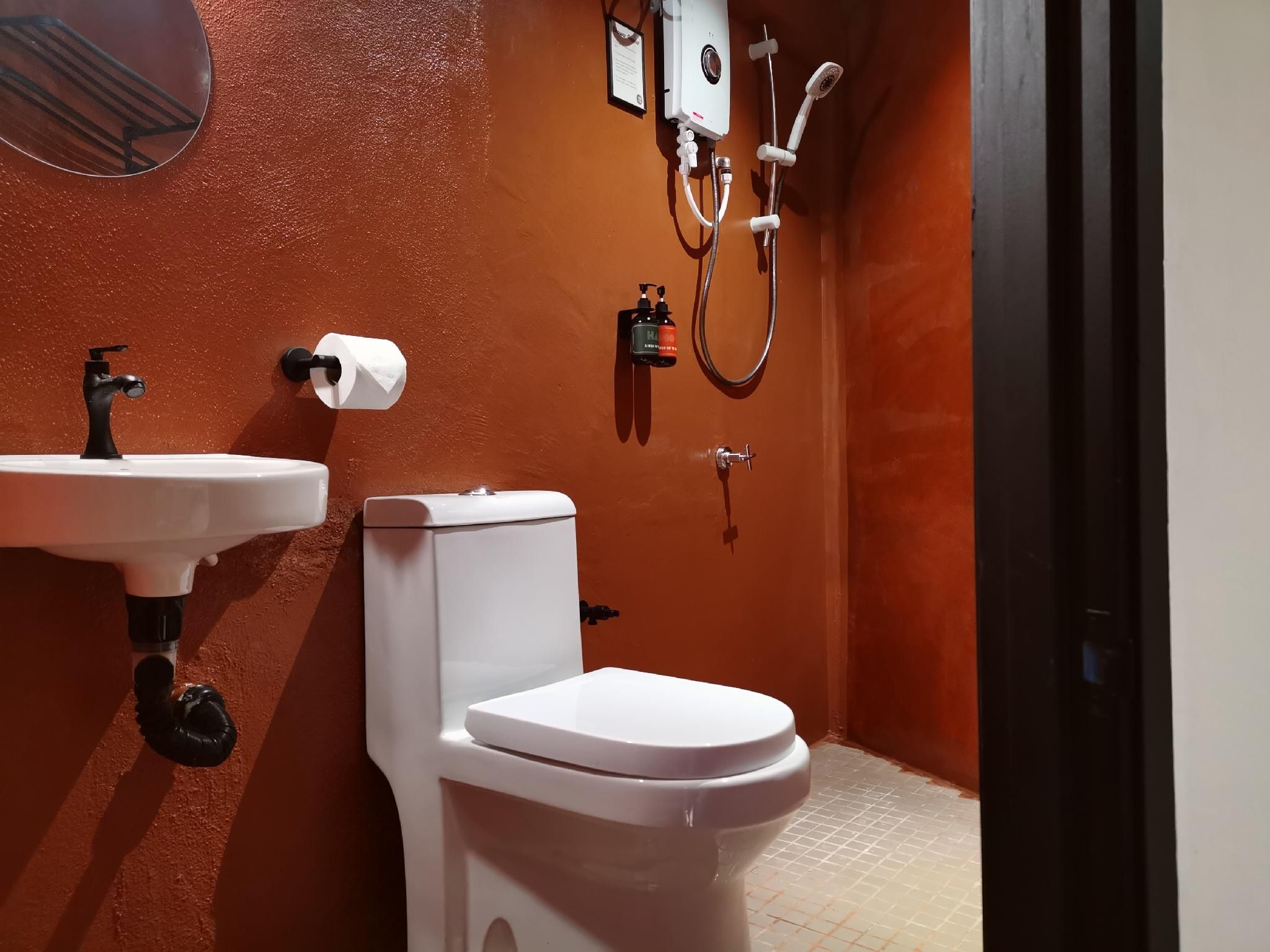 Spacious Queen Room with Private Bathroom