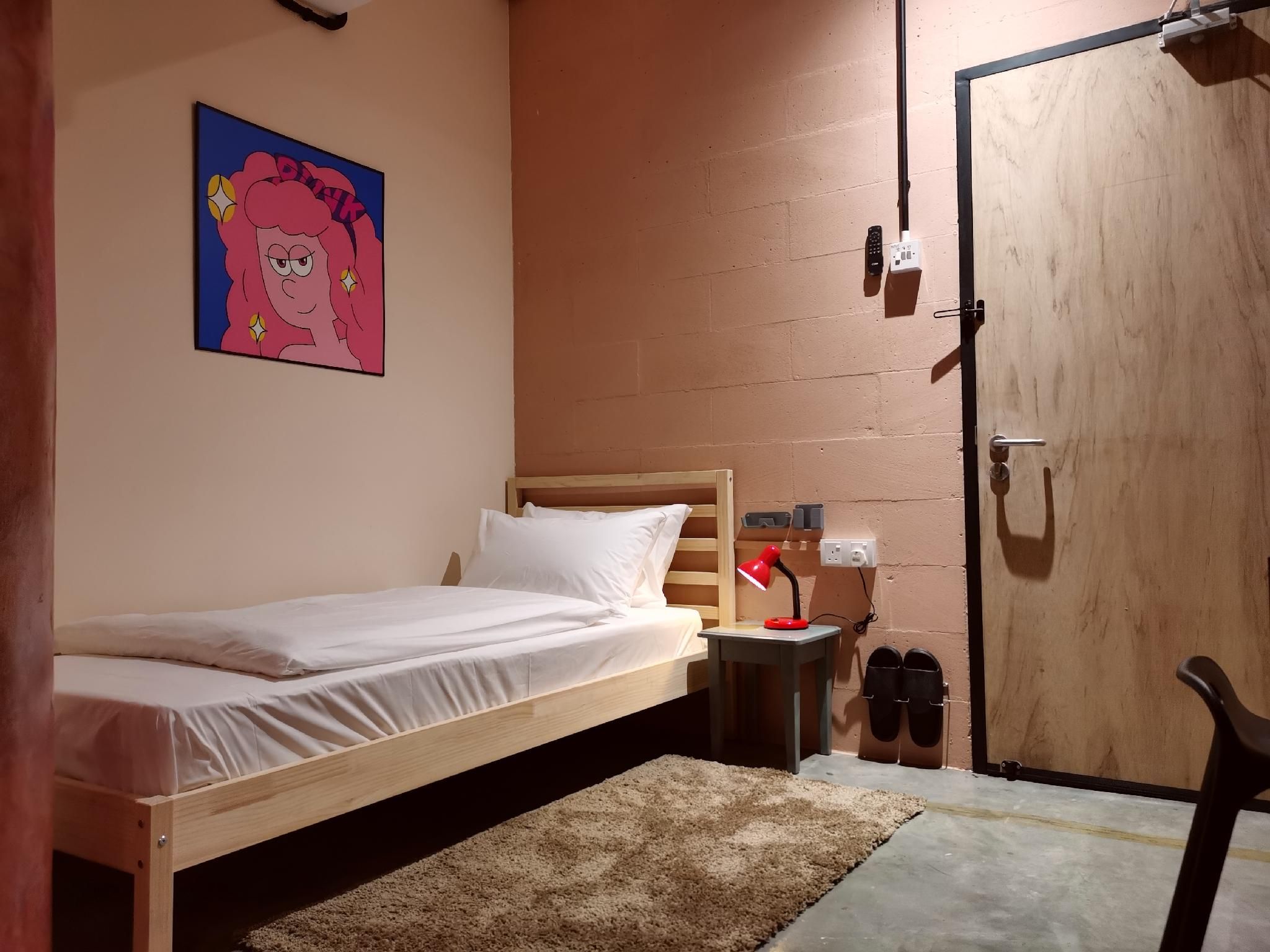 Single Room with Private Bathroom (1 Person)