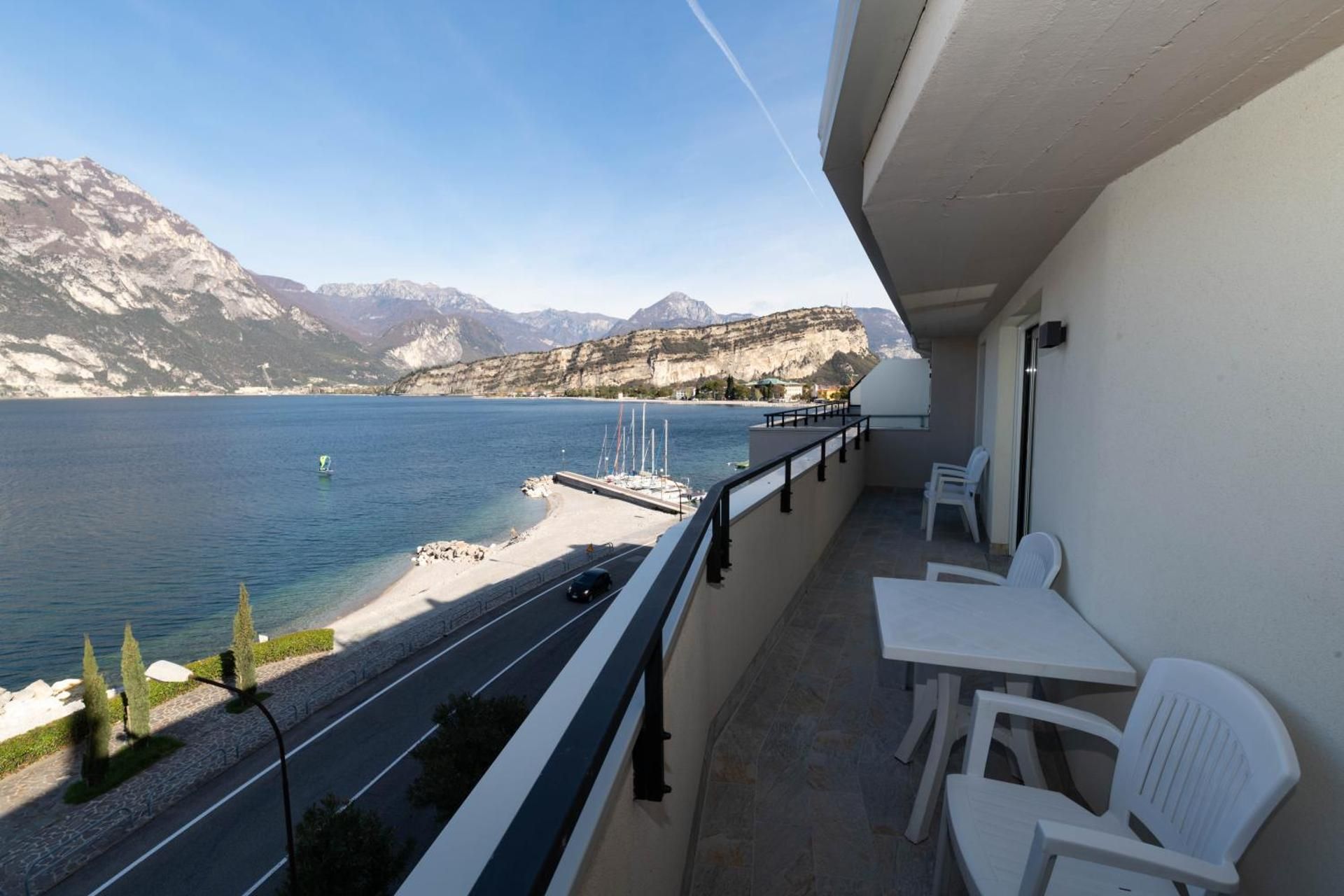 Apartment with Lake View