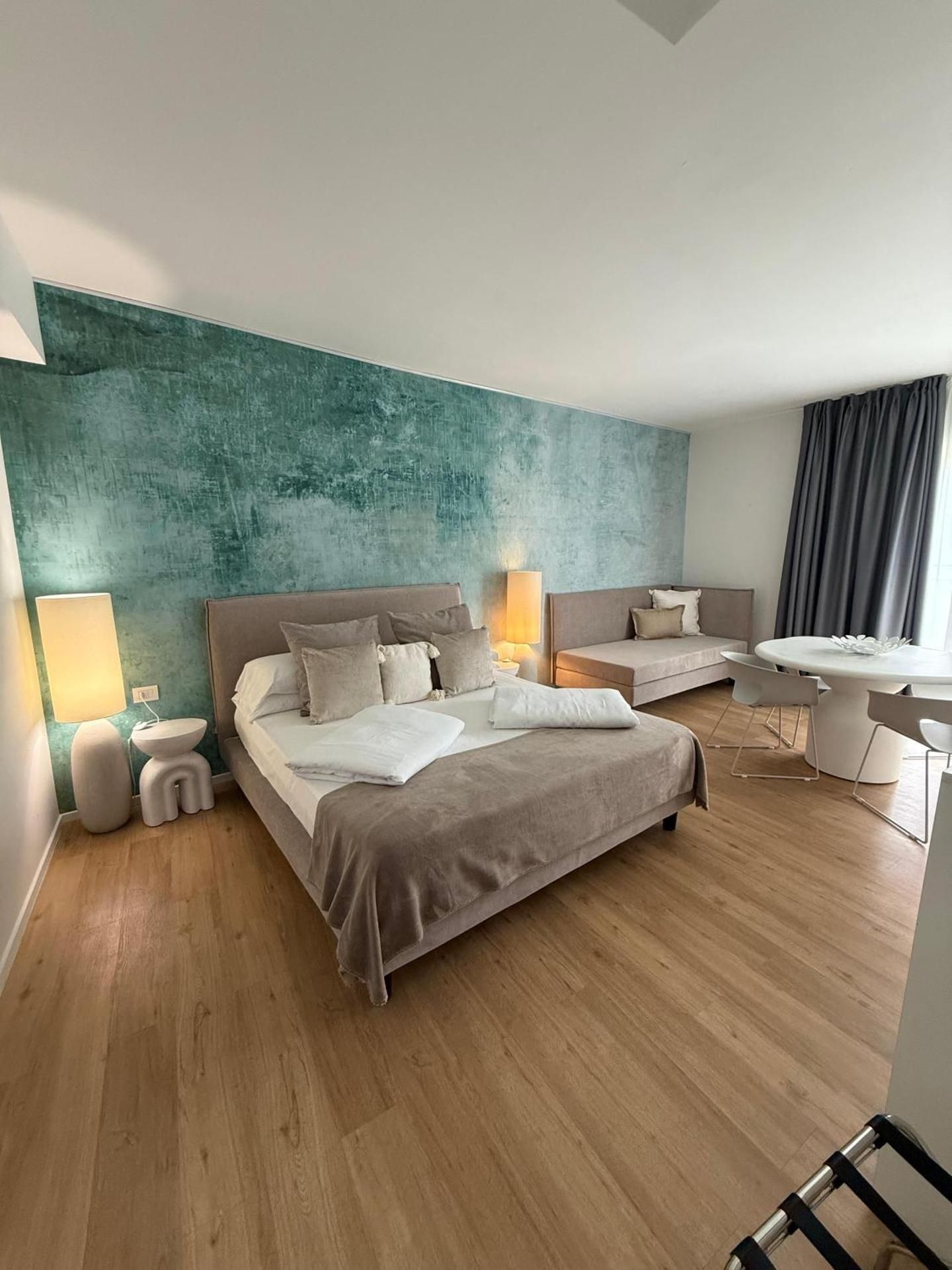 Suite with Lake View