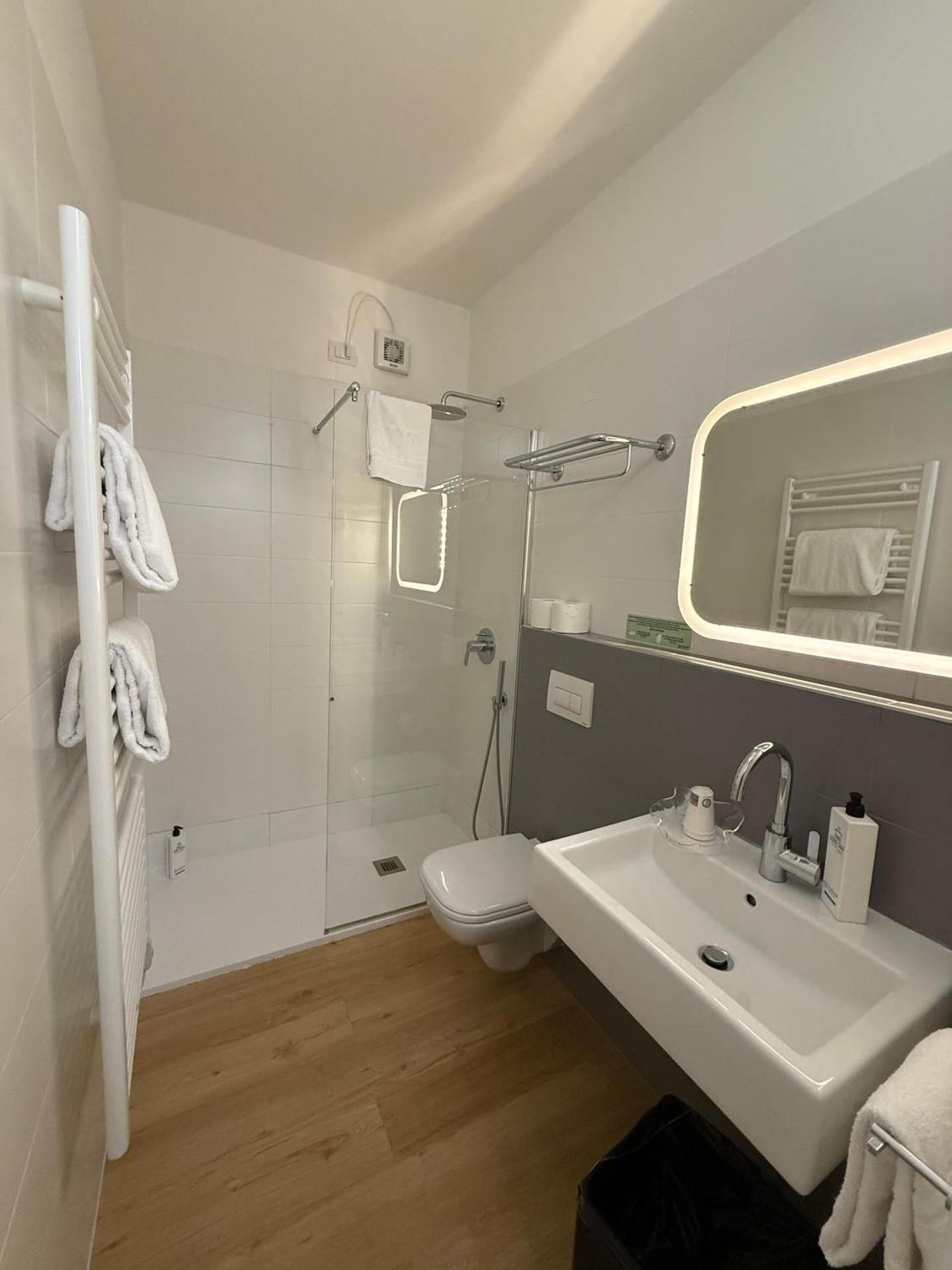 Suite with Lake View