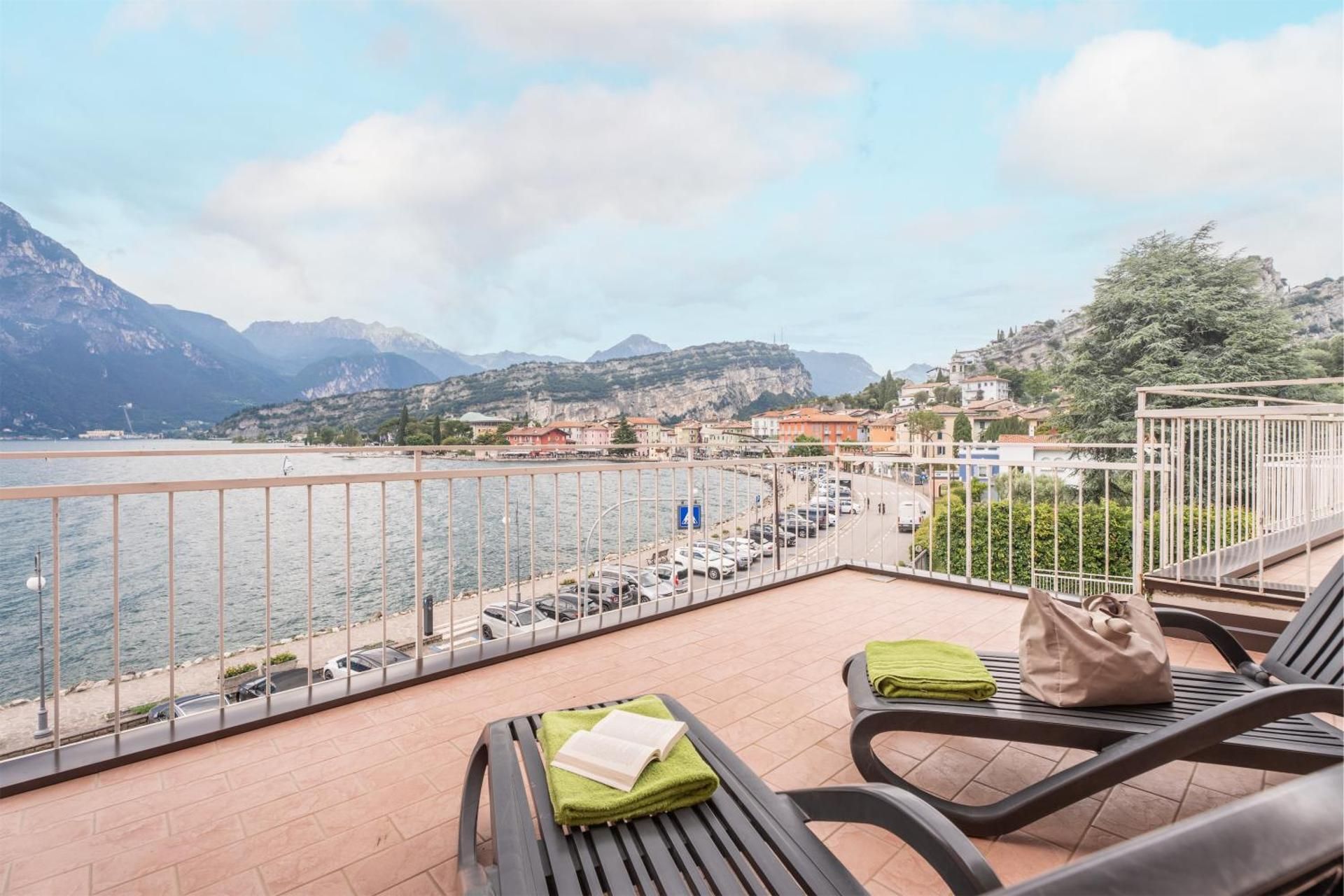 Deluxe Double or Twin Room with Lake View