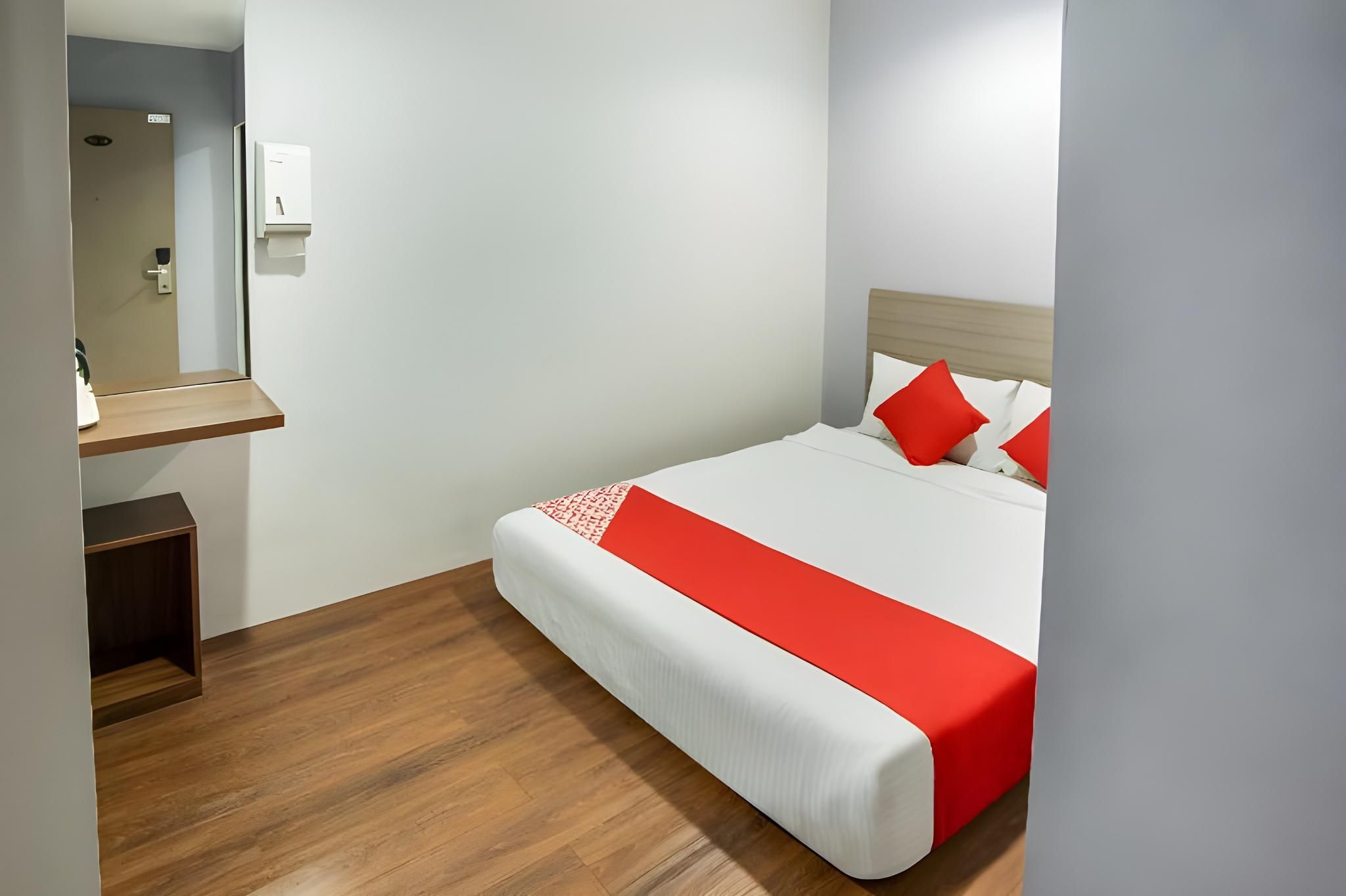 Standard Queen Room