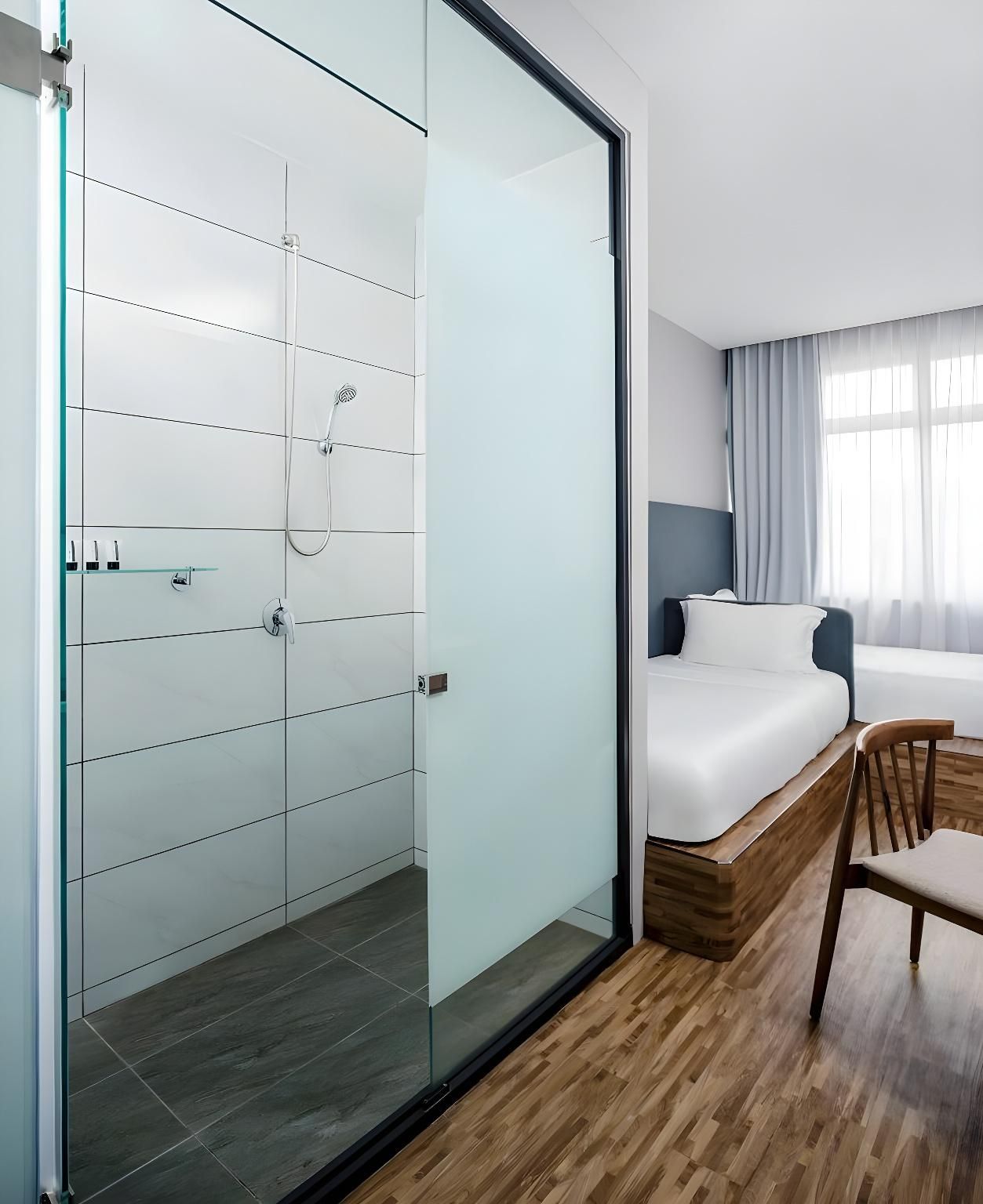 Hako Hotel Deluxe Twin Room 2