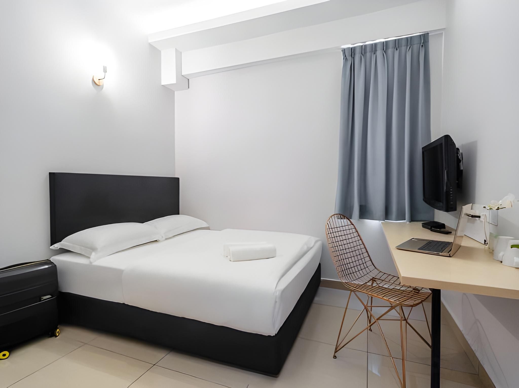 Queen Bedroom
