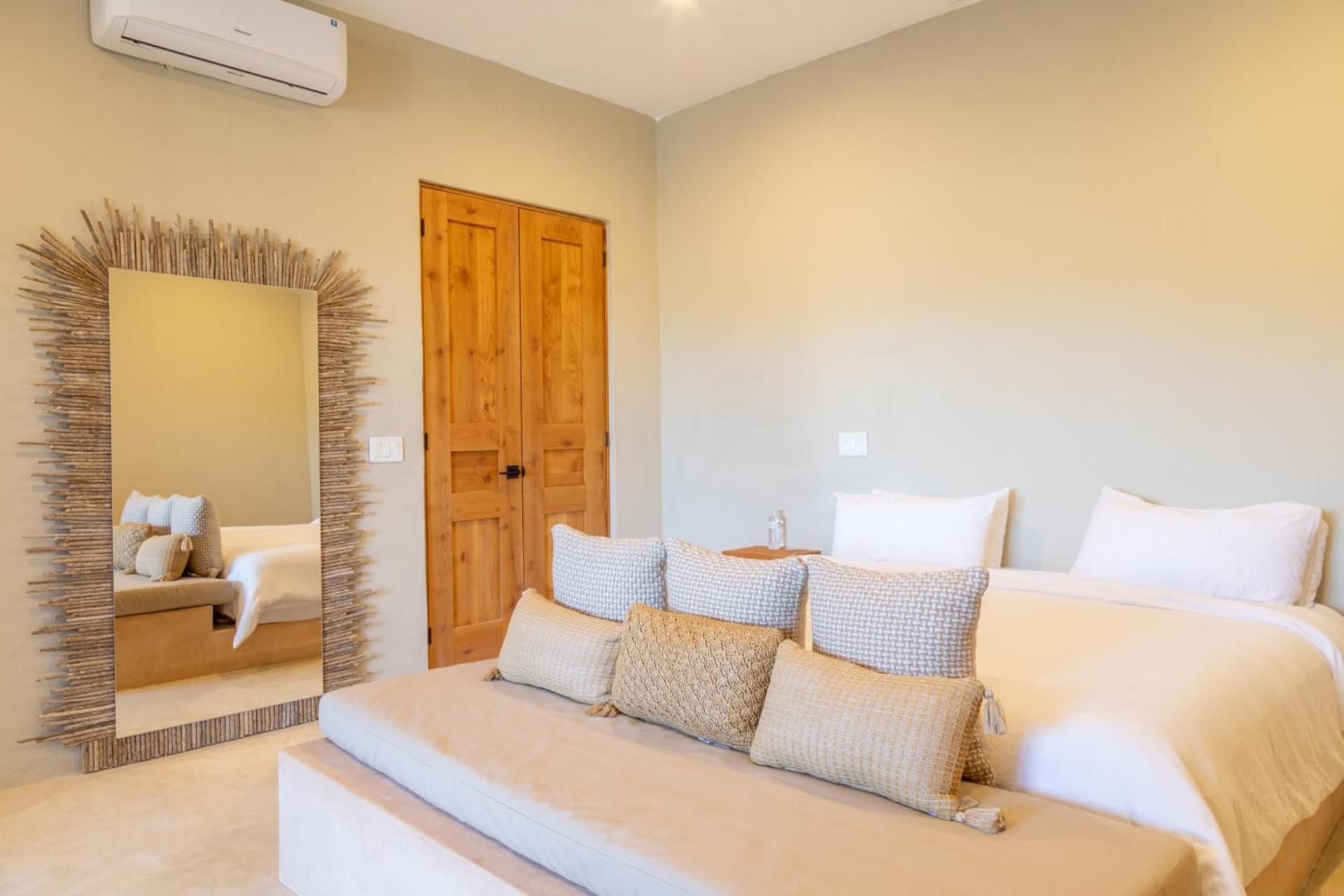Deluxe Mountain View Room